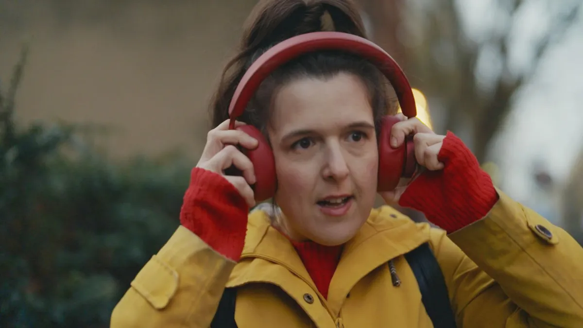 Rosie Jones wearing headphones to drown out abuse in ‘Am I a R*tard?’