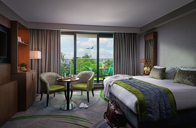 <p>Nothing gets a traveller more excited for a trip than watching planes pass by their hotel windows</p>