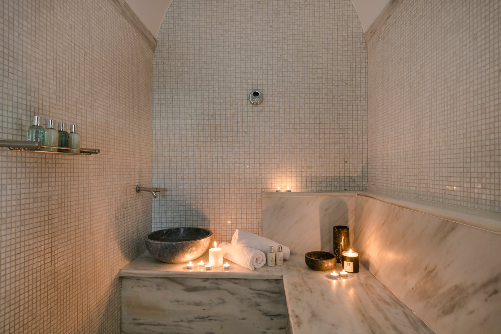 The spa offers the usual therapies as well as detoxifying body scrub rituals