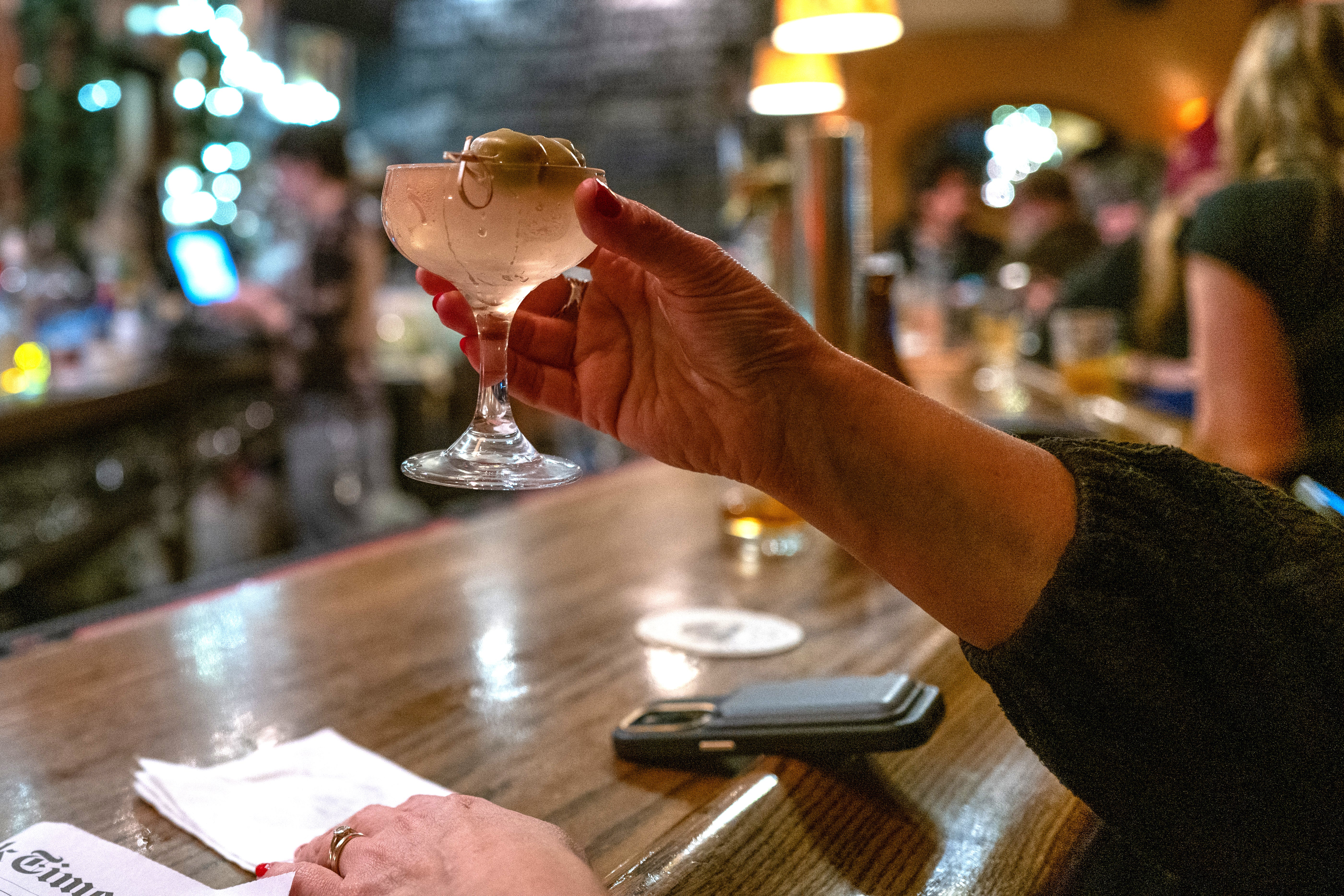 Drinking alcohol has been linked to an increased risk of disease. The Biden administration’s surgeon general had wanted to put new labels on cans and bottles warning about the threat of cancer