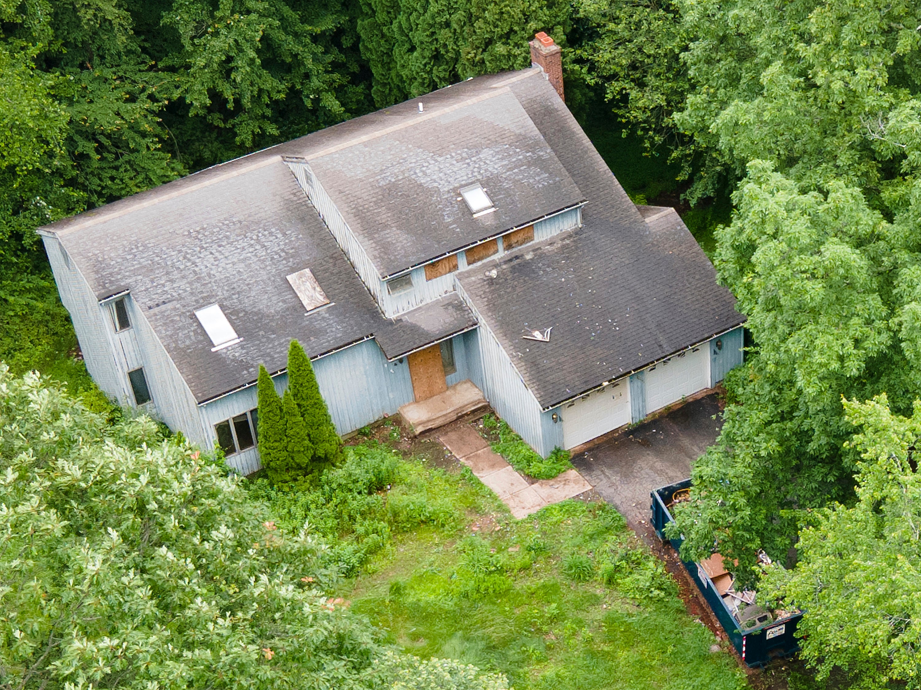 This aerial photo taken June 17, 2025, in Glastonbury, Conn. shows the home of Mary Notarangelo, a 73-year-old woman who was found dead under piles of debris in her home in February, months after she was reported missing. (Dave Zajac/Hearst Connecticut Media via AP)