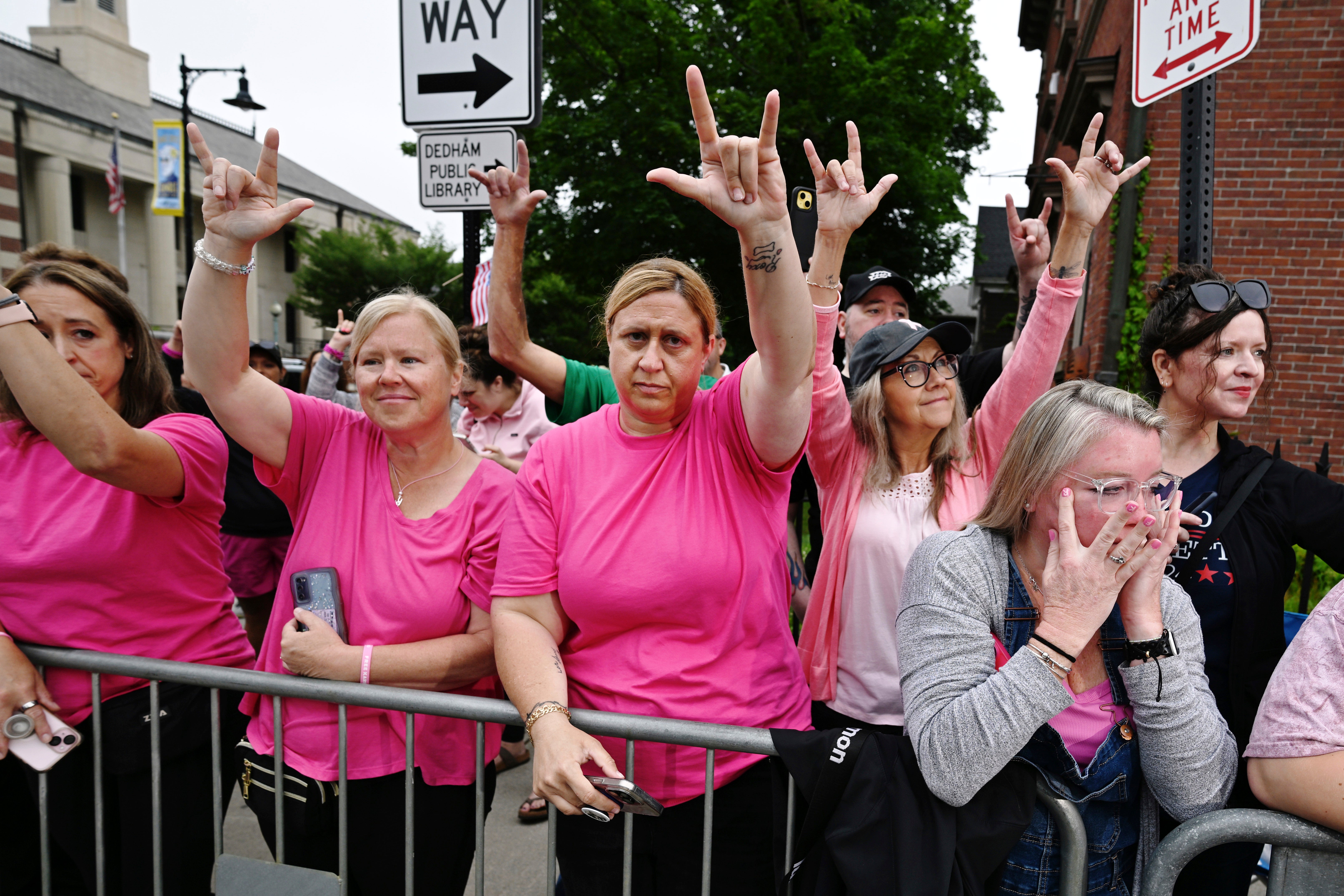 Cheerleaders Karen reading, react while leaving the courtroom at the beginning of the third day of the jury in the trial of reading on the superior field Norfolk, on Wednesday, 18. June 2025. in Dedjam, in Dedjam.