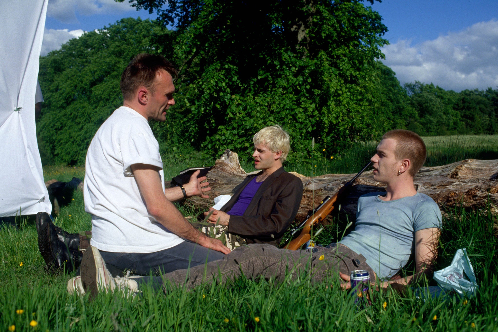 History in the making: Boyle directs Jonny Lee Miller and Ewan McGregor on the set of ‘Trainspotting’
