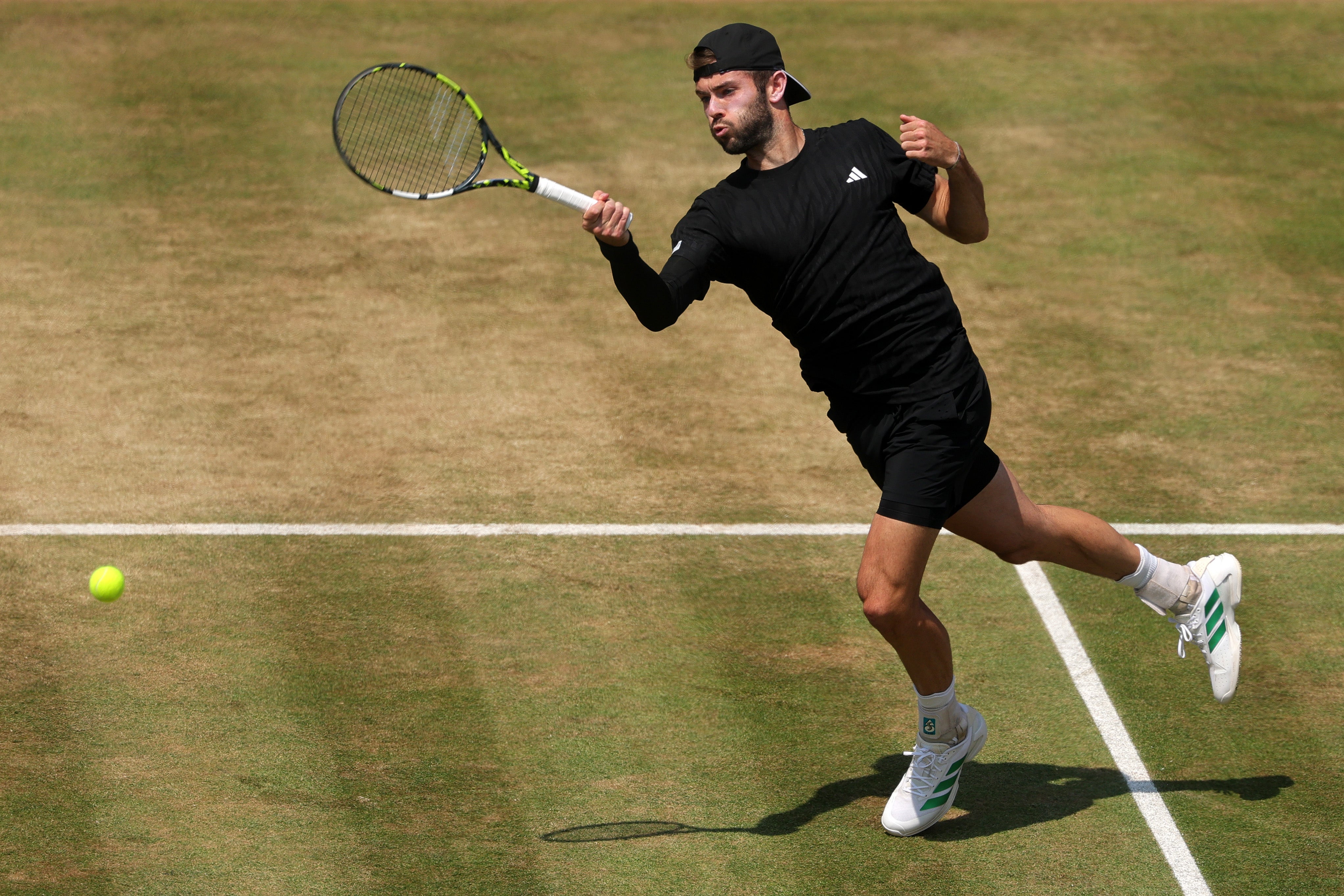 Jacob Fearnley is through to his first ATP quarter-final at Queen’s