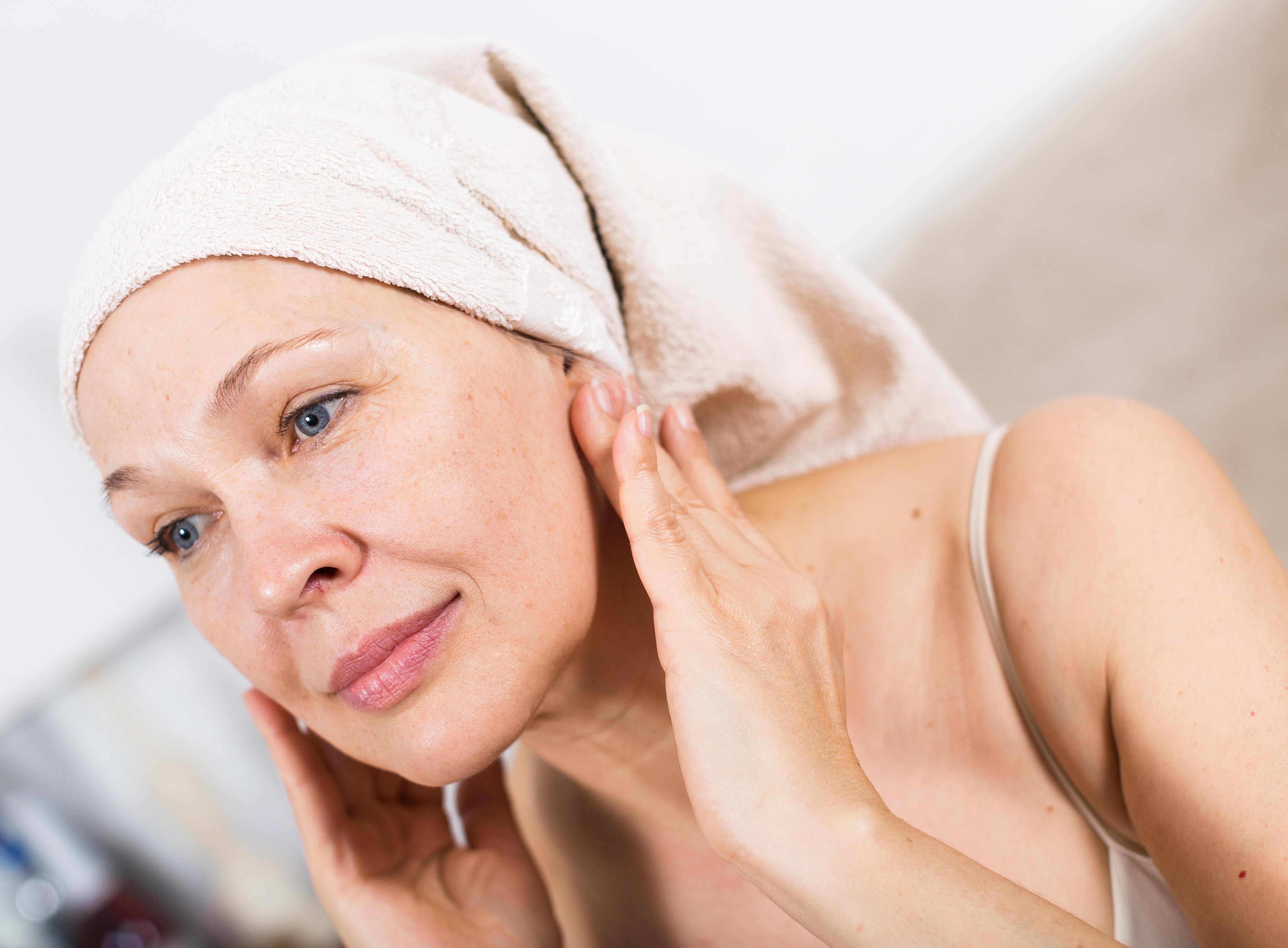 Retinol e peptídeos são os principais ingredientes para ajudar a combater os sinais do envelhecimento - mas o quê?