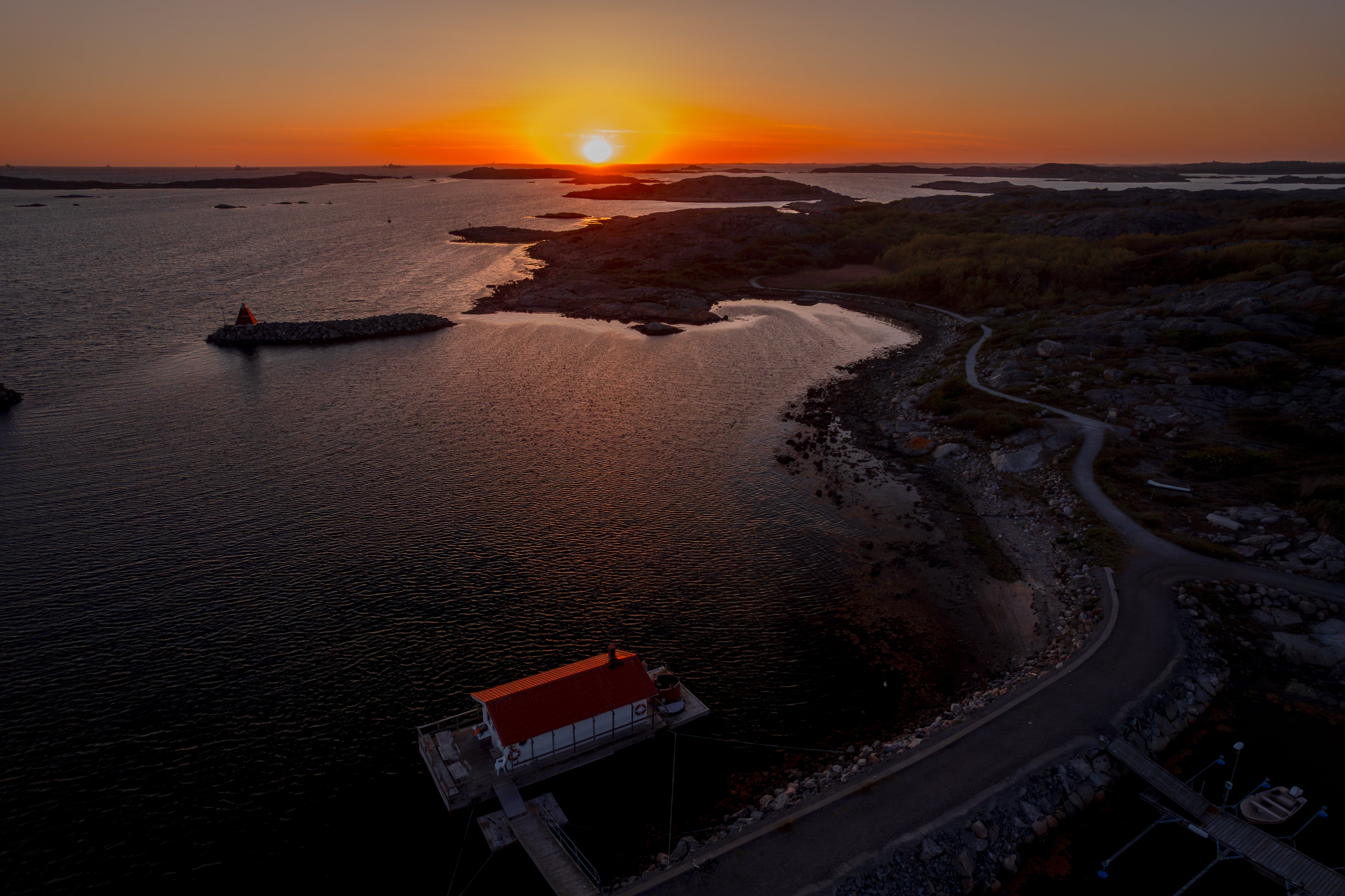 Kajkanten’s floating relaxation raft features a hot tub and a sauna