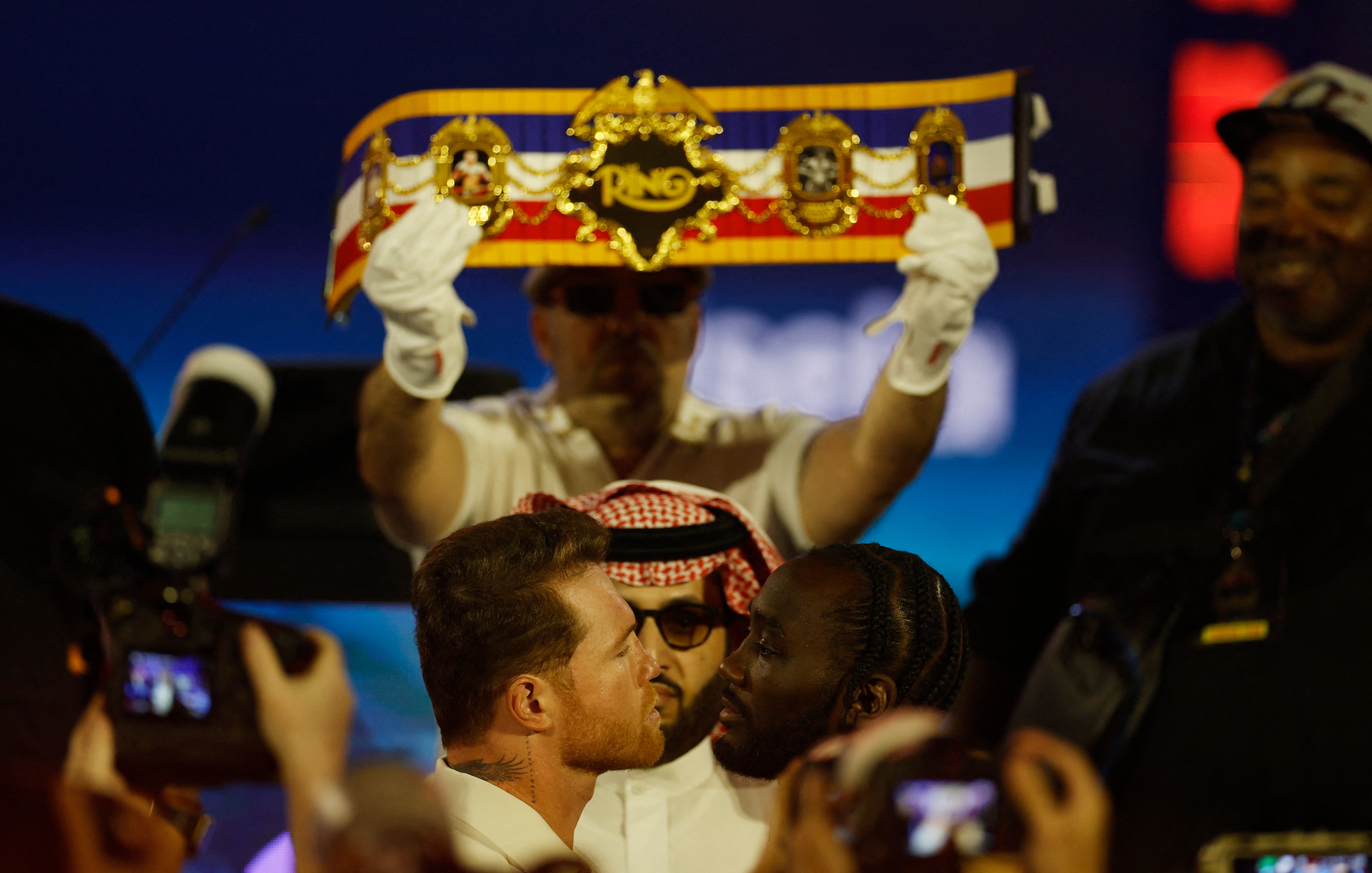 Alvarez and Crawford will fight for the gold in a hugely anticipated bout