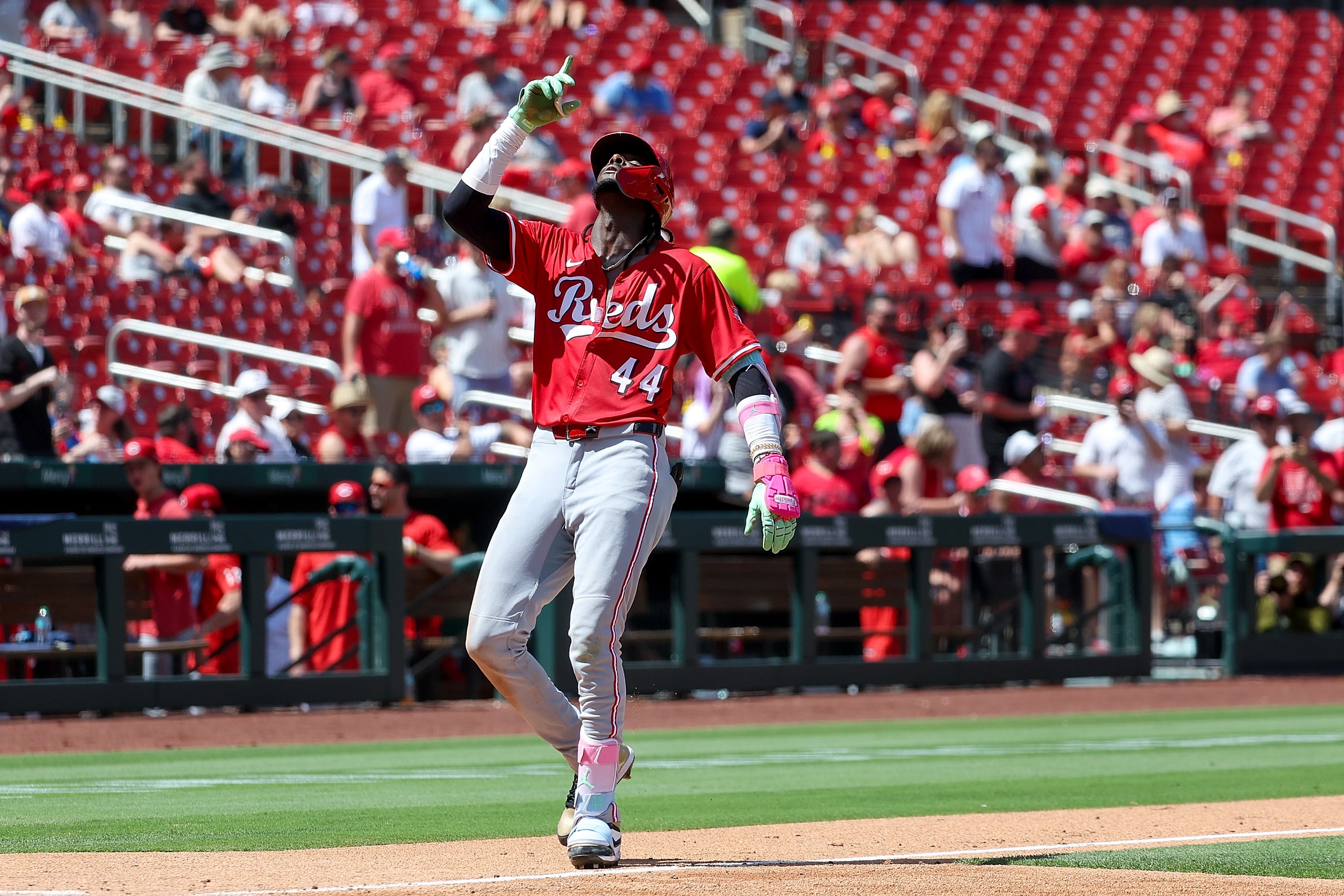Elly De La Cruz, #44 of the Cincinnati Reds, returned to the game Saturday after getting sick because of the heat
