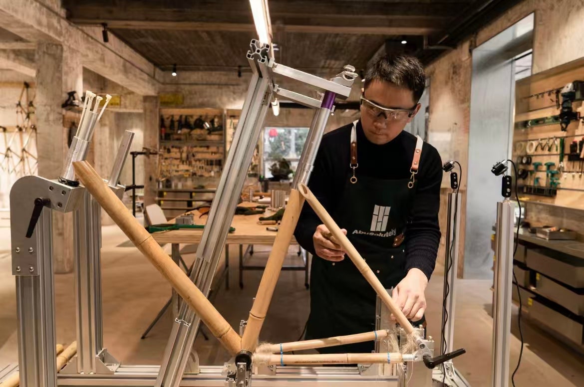 Ren Yao handcrafts bamboo bicycles