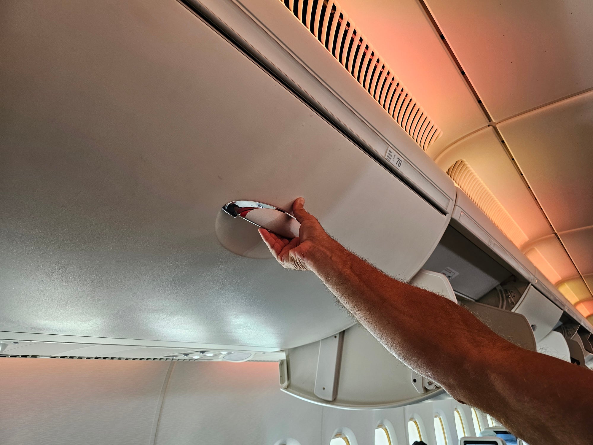 There are do's and don'ts for overhead bins that many passengers seem unaware of