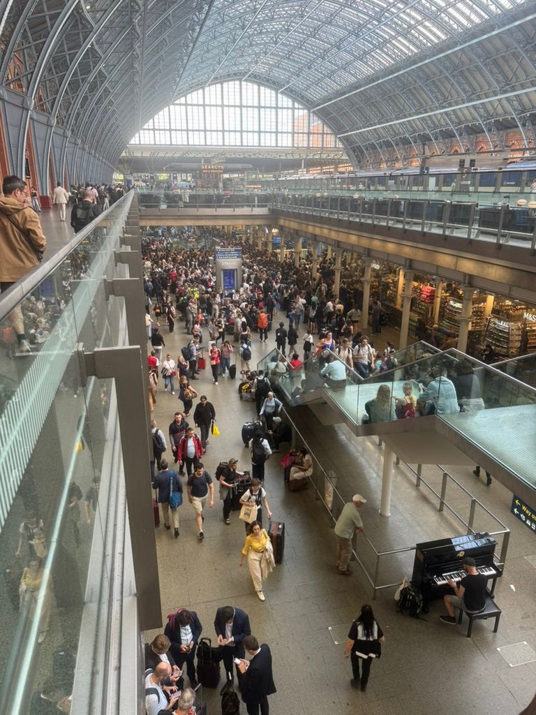 Trains between London and Paris have been cancelled or delayed for a second day in a row