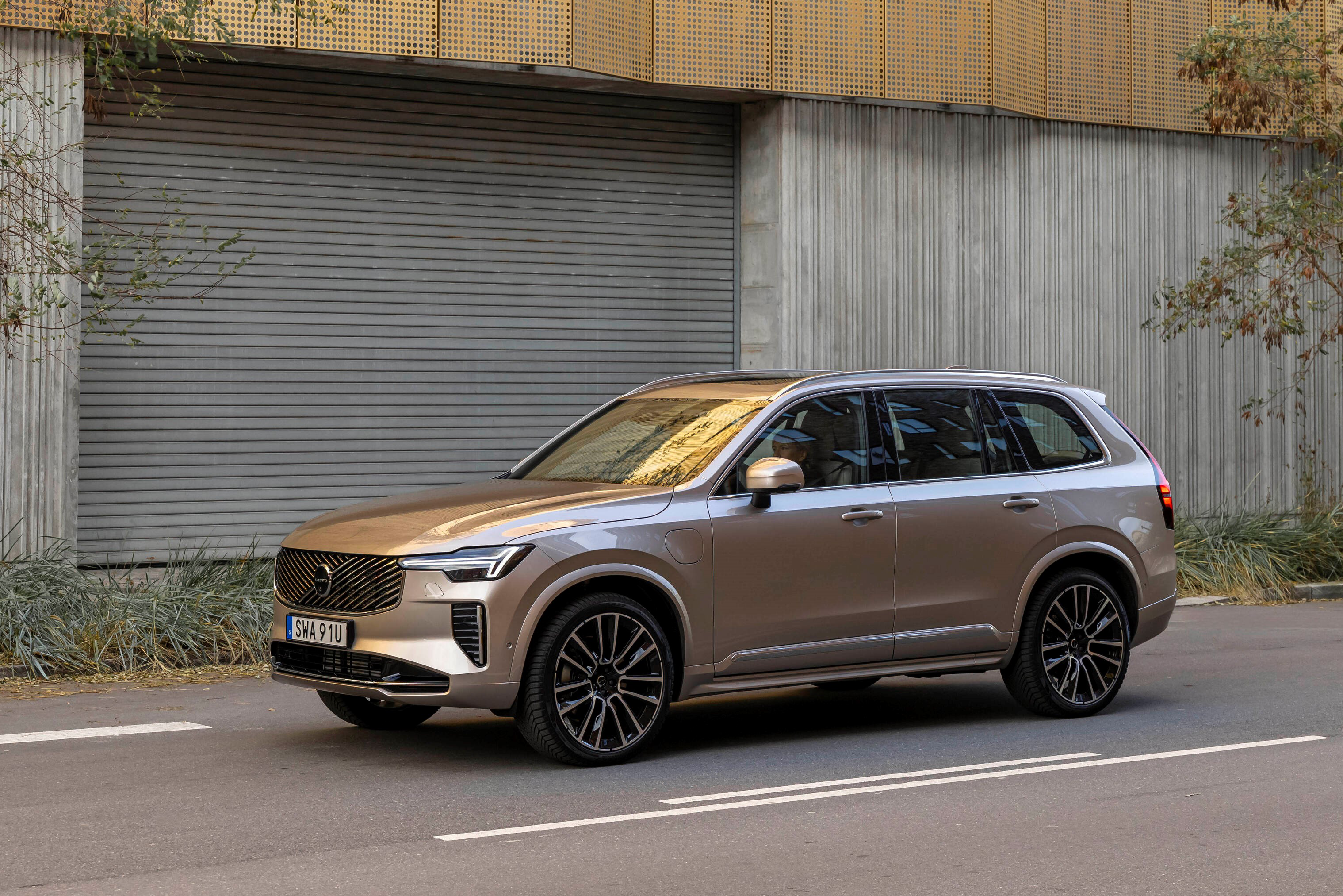 There’s still the option of an excellent Bowers & Wilkins audio system, but even that isn’t as up to date as the system in the EX90