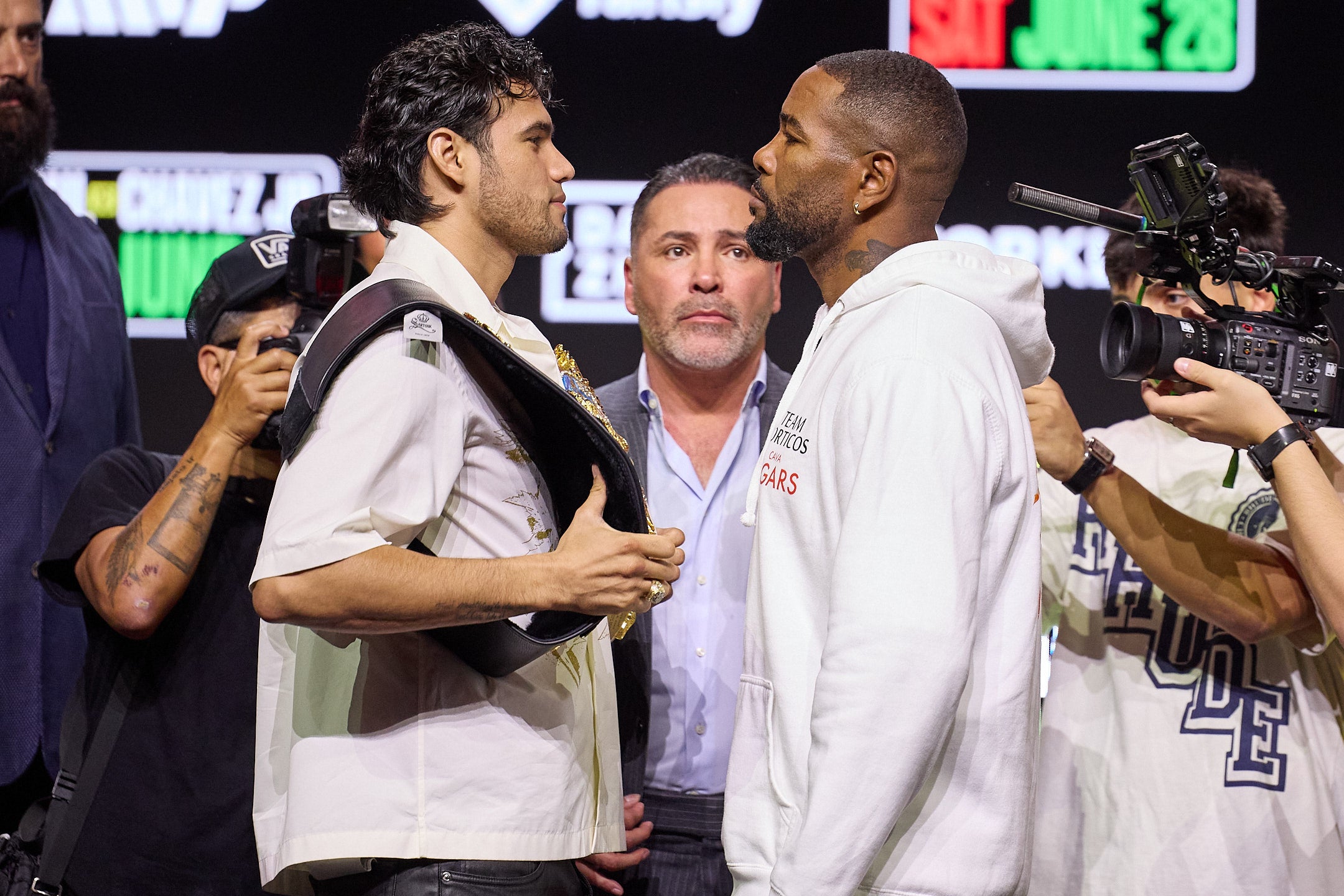 Zurdo Ramirez (left) prepares to take on Yuniel Dorticos