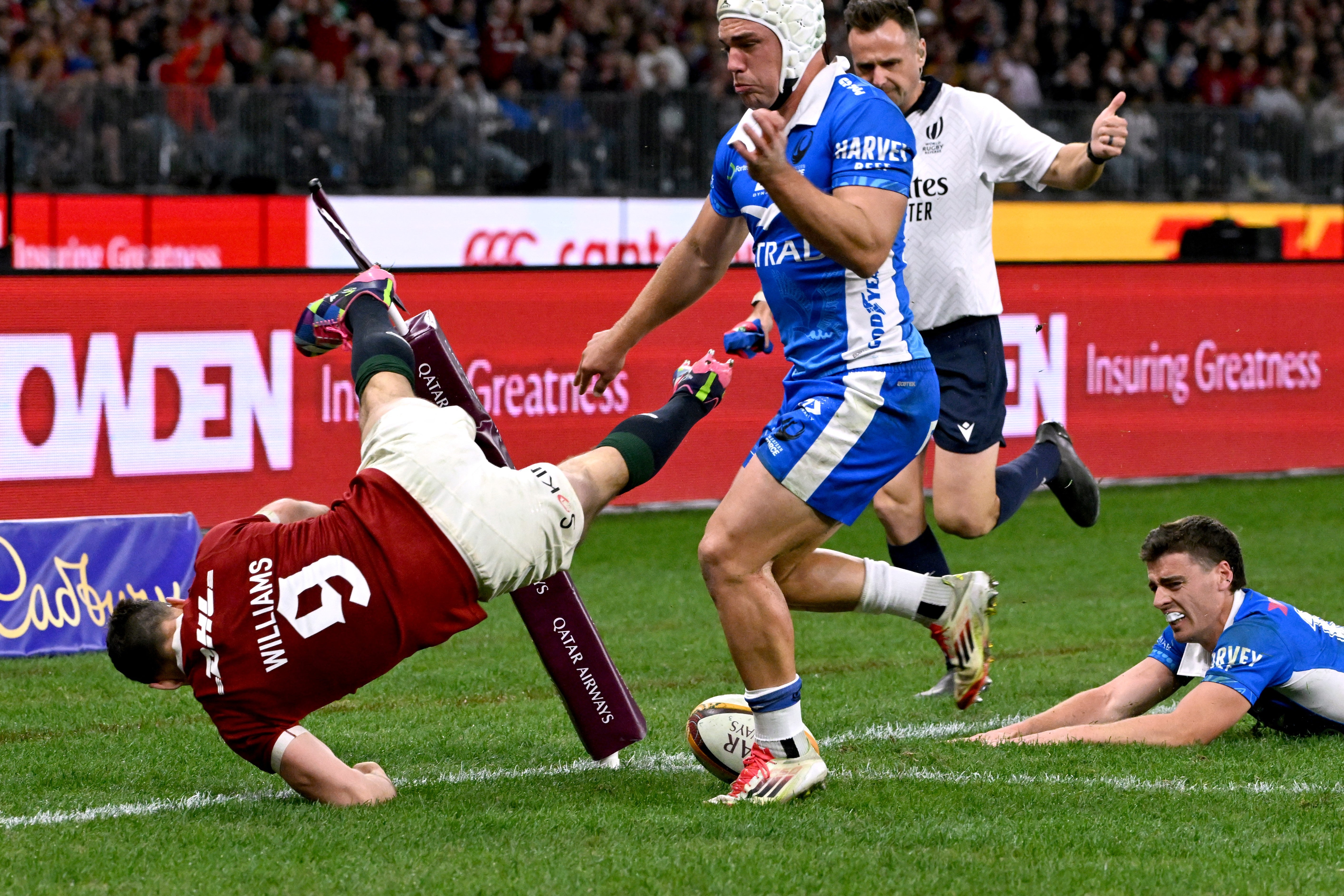 Williams scored a spectacular try before going off injured