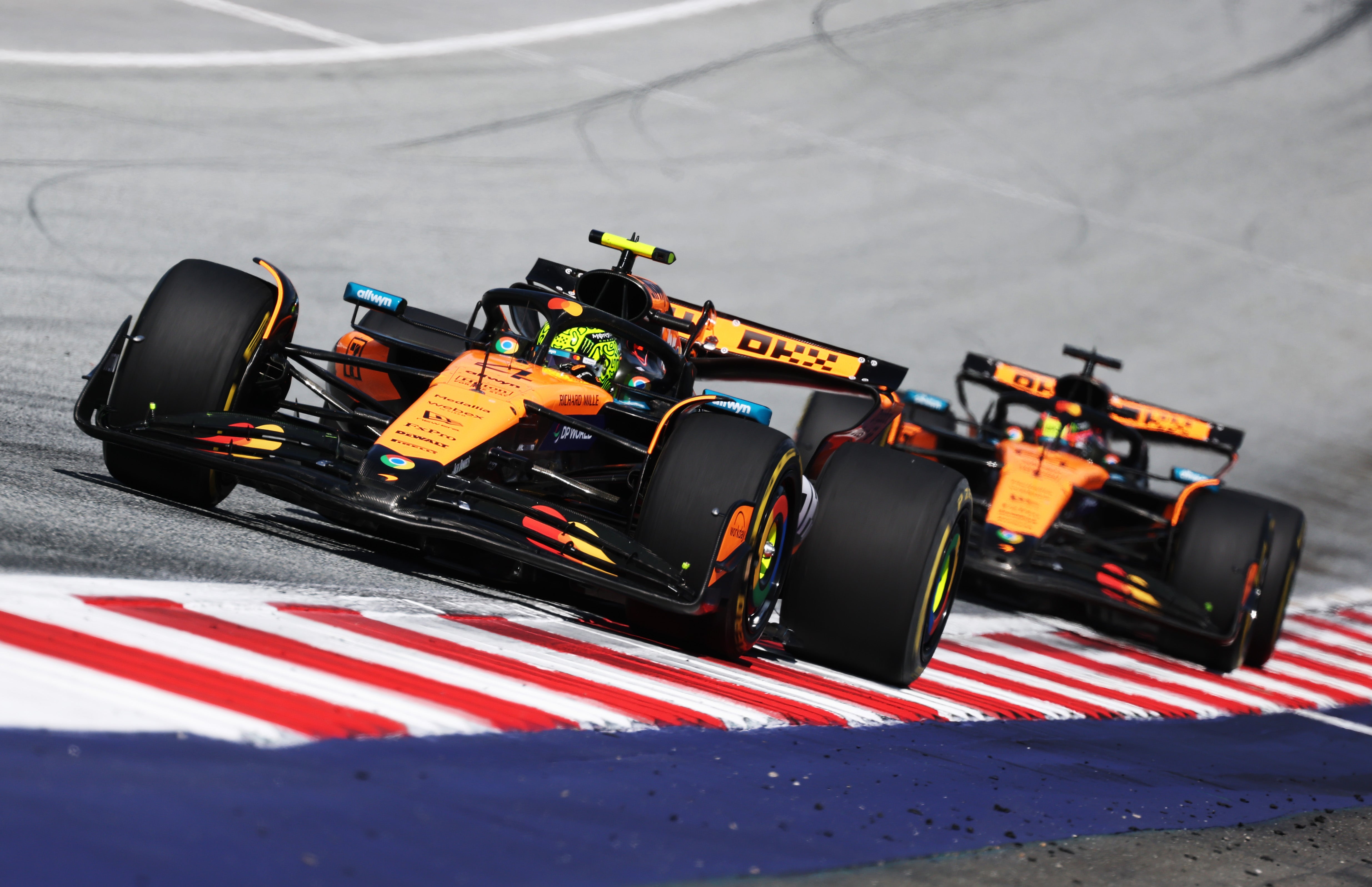 Norris thwarted the challenge of Oscar Piastri behind him