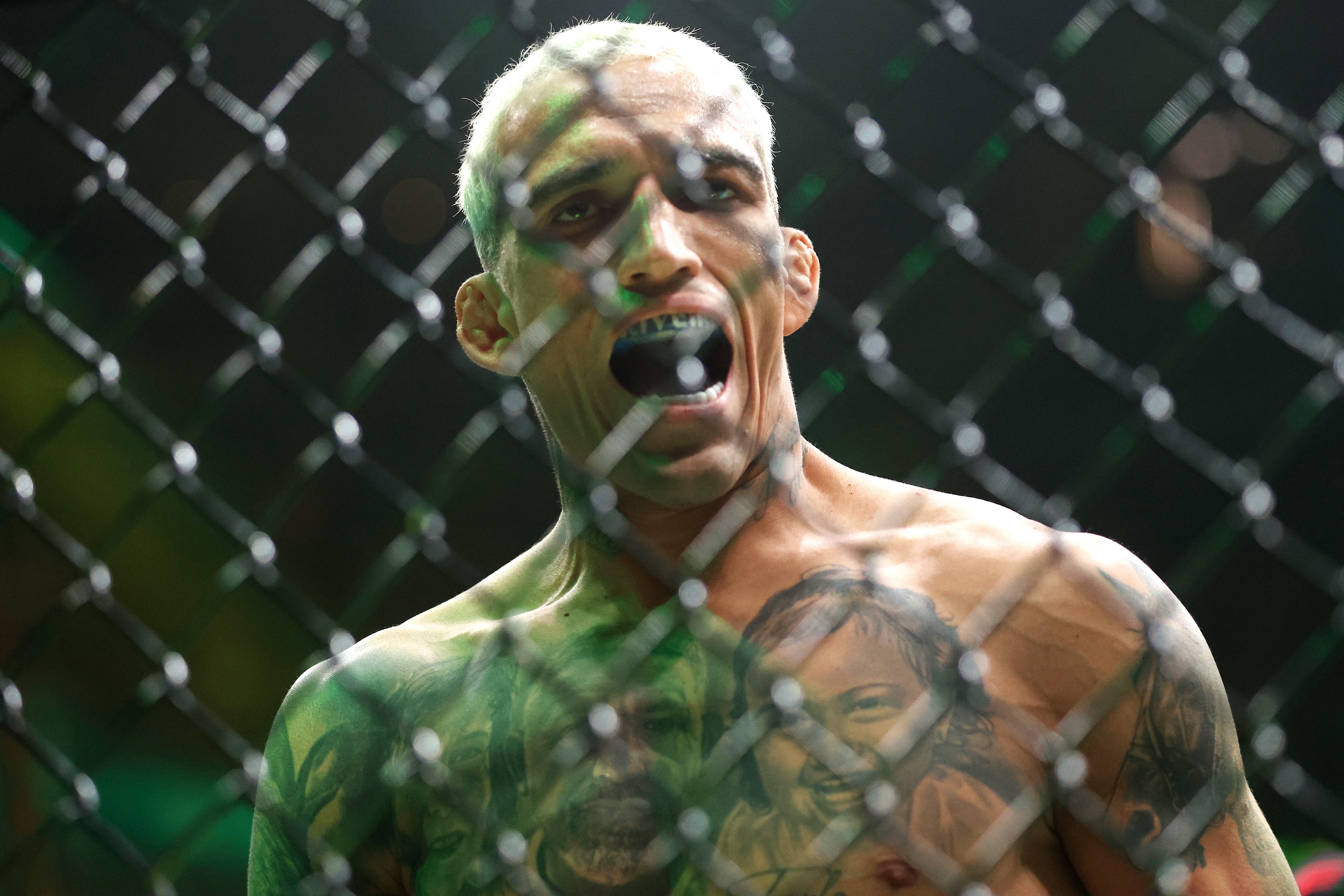 Charles Oliveira se bude snažit odrazit od svého knockout od Ilia Topriea