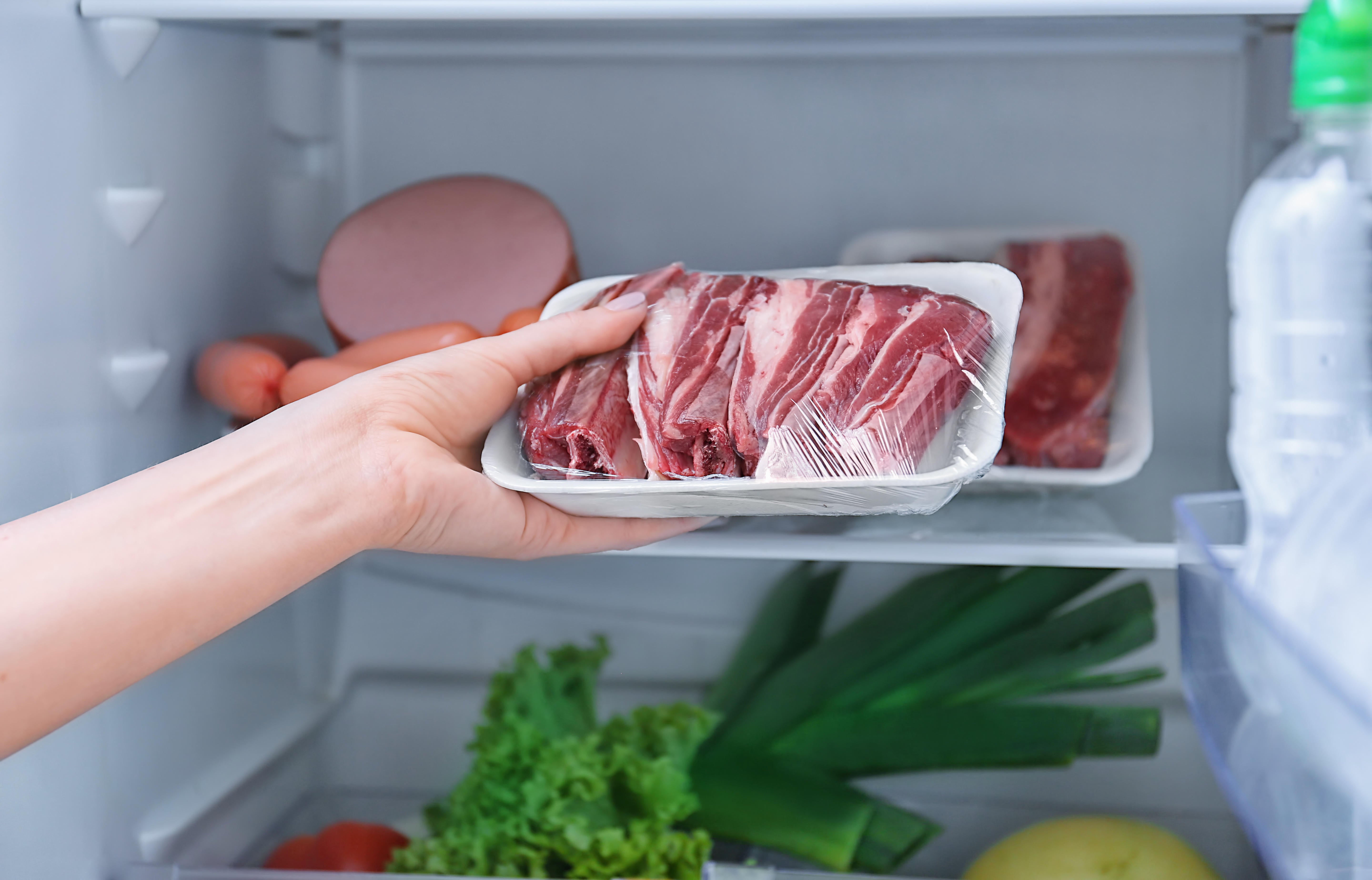 Manter alimentos crus e cozidos separados é a chave para uma boa higiene
