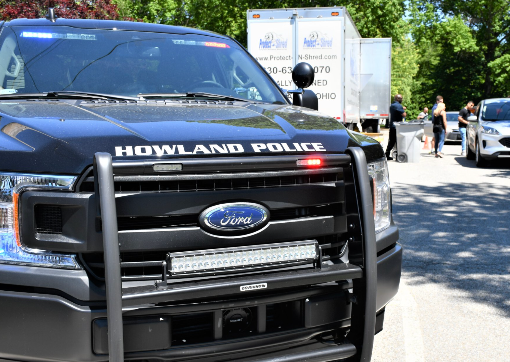 A plane has crashed in a wooded area in the Howland Township, in Ohio, killing six people