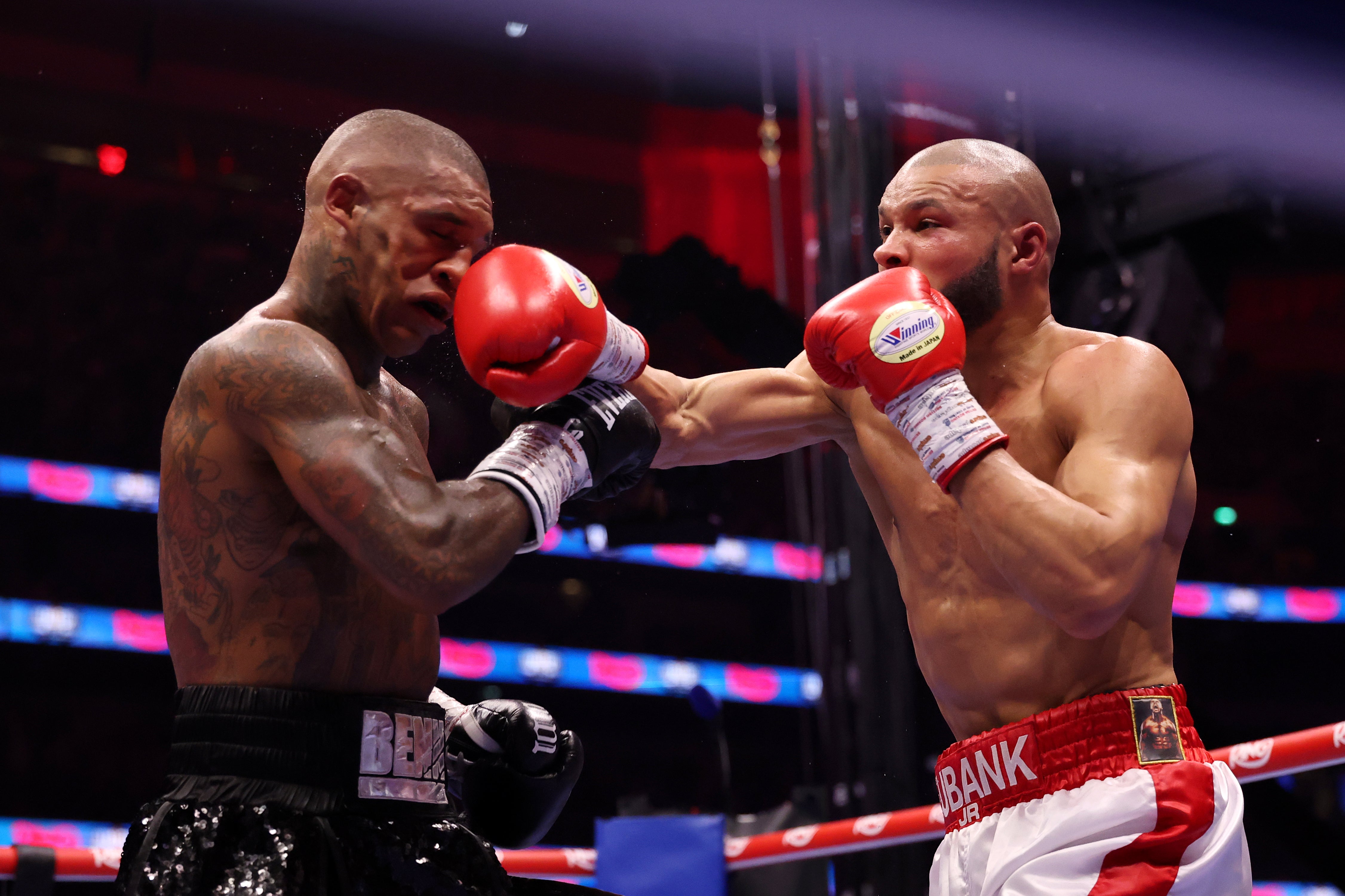 Chris Eubank Jr (vpravo) a Conor Benn vytvořili v dubnu napínavý střet a jednu noc se znovu střetávají