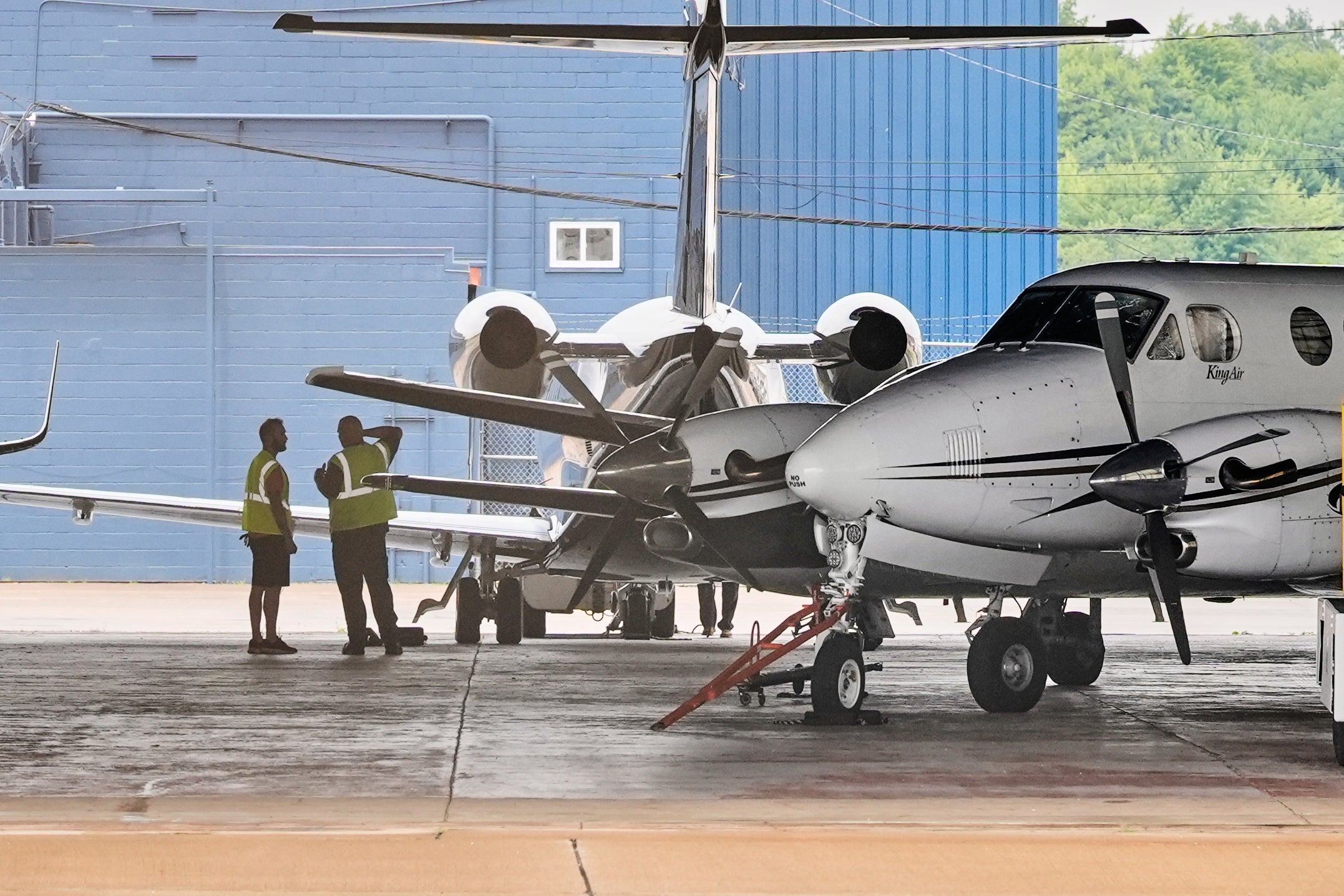 6 killed in a crash of a small plane in Ohio, officials say