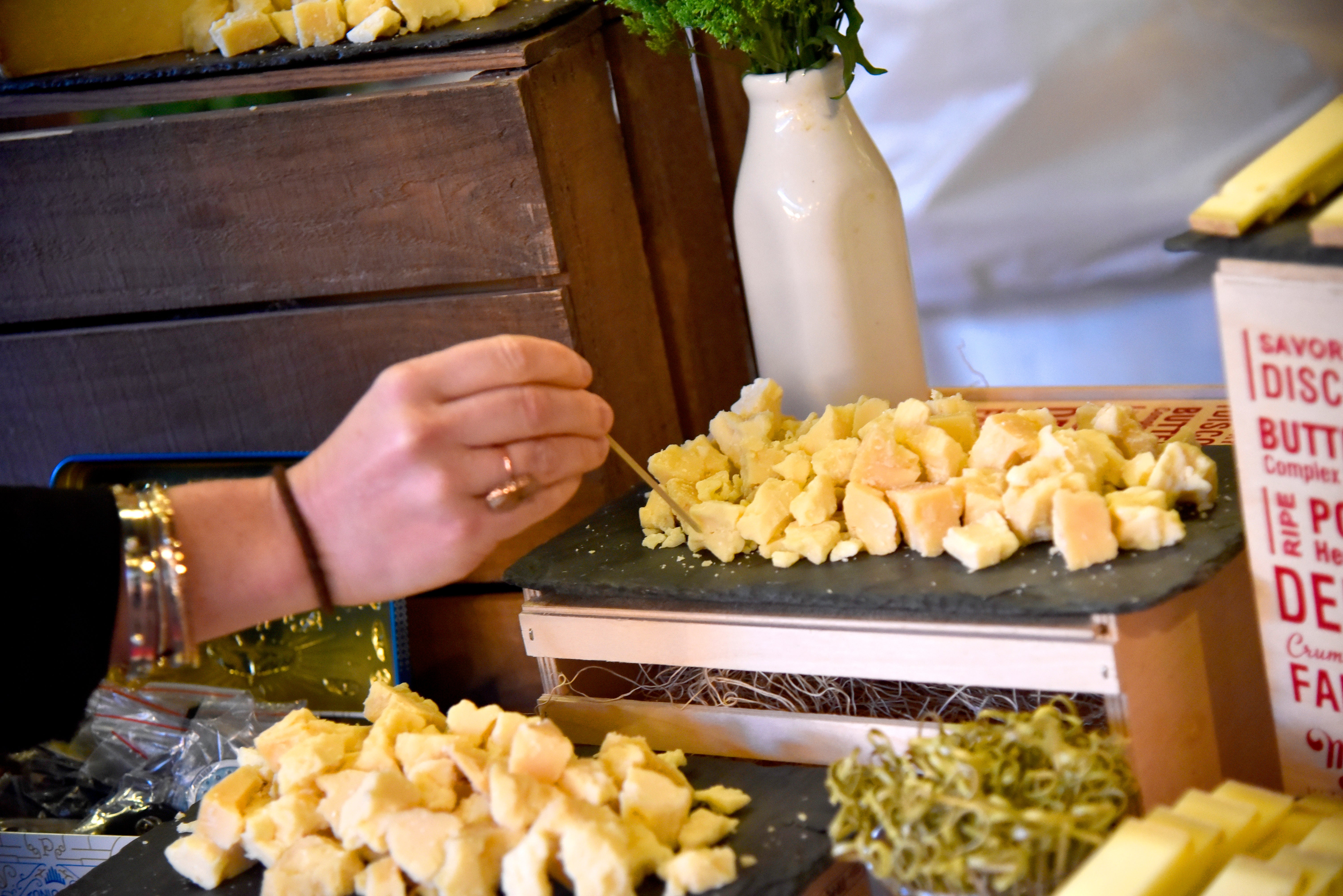 More research is needed regarding eating cheese, food intolerance, and poor sleep