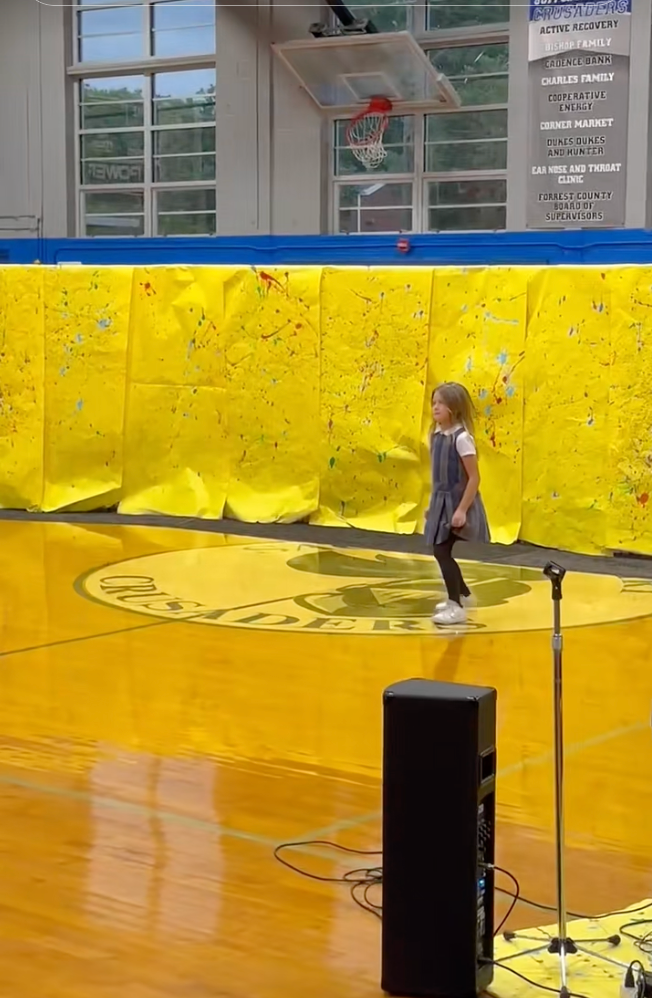 Viewers applauded the girl for utilizing the whole performance space.