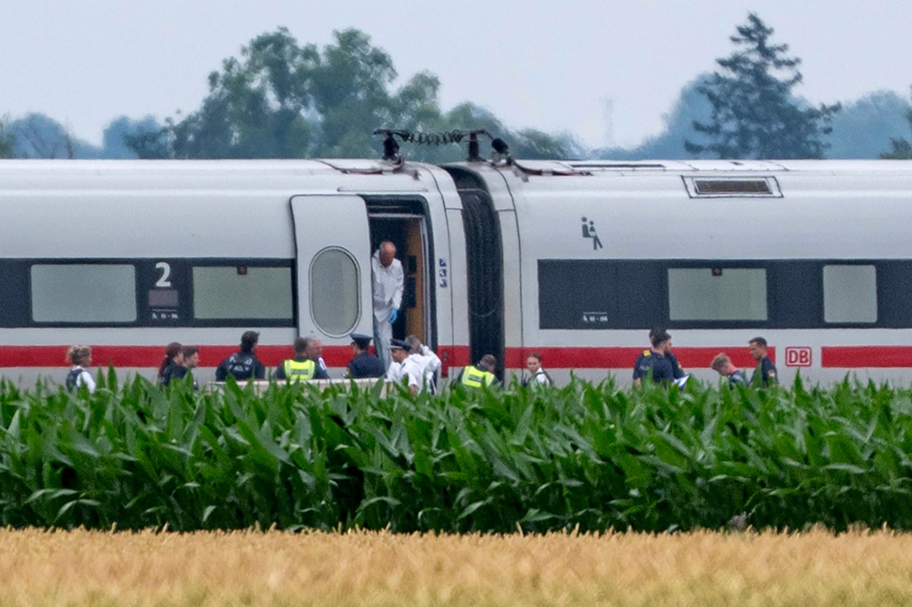 Police and forensics are investigating an ICE train in which a man attacked several passengers in Strasskirchen, Germany