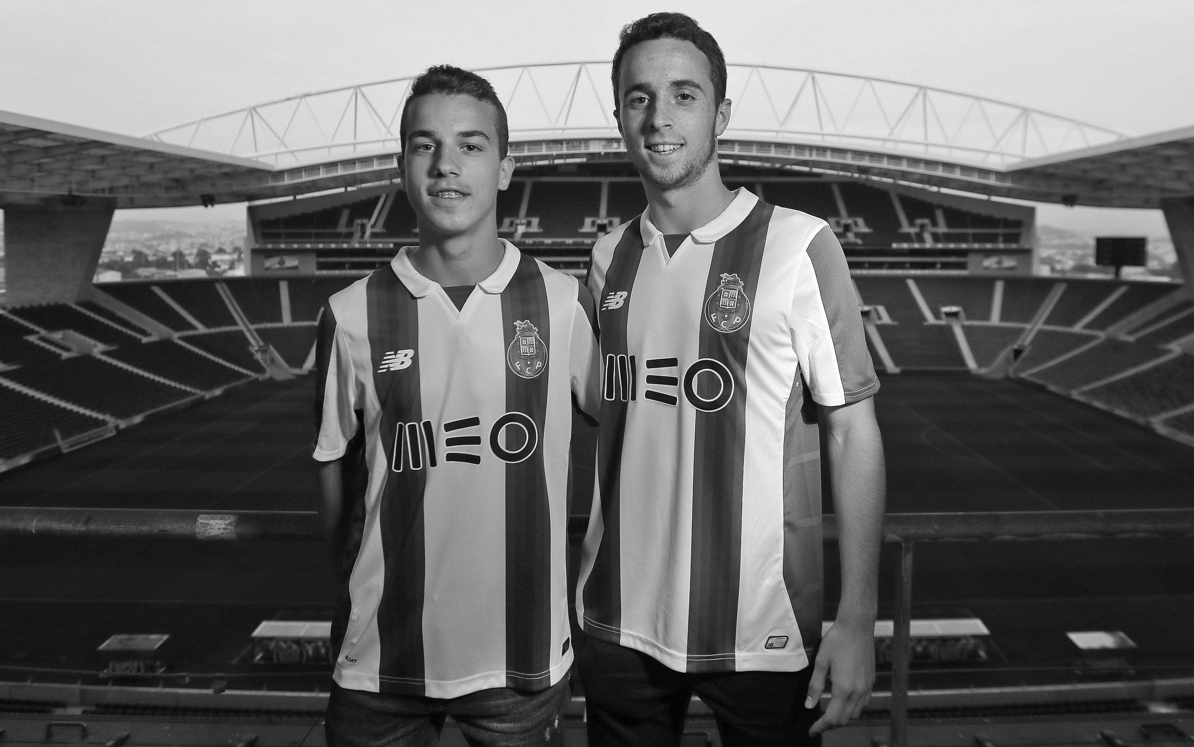 Jota alongside his brother, Andre