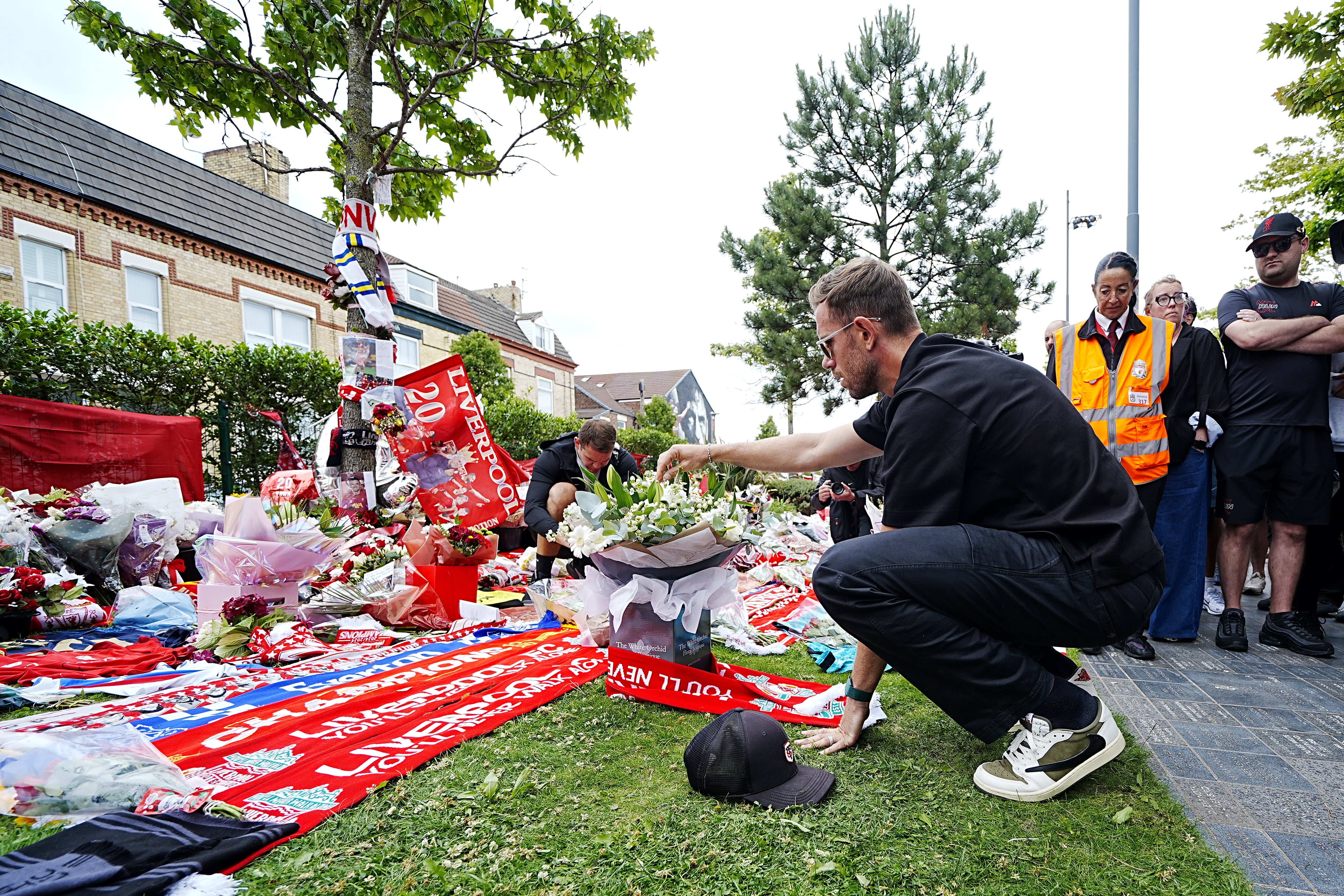 Former Liverpool captain Jordan Henderson lays a tribute (Peter Byrne/PA)