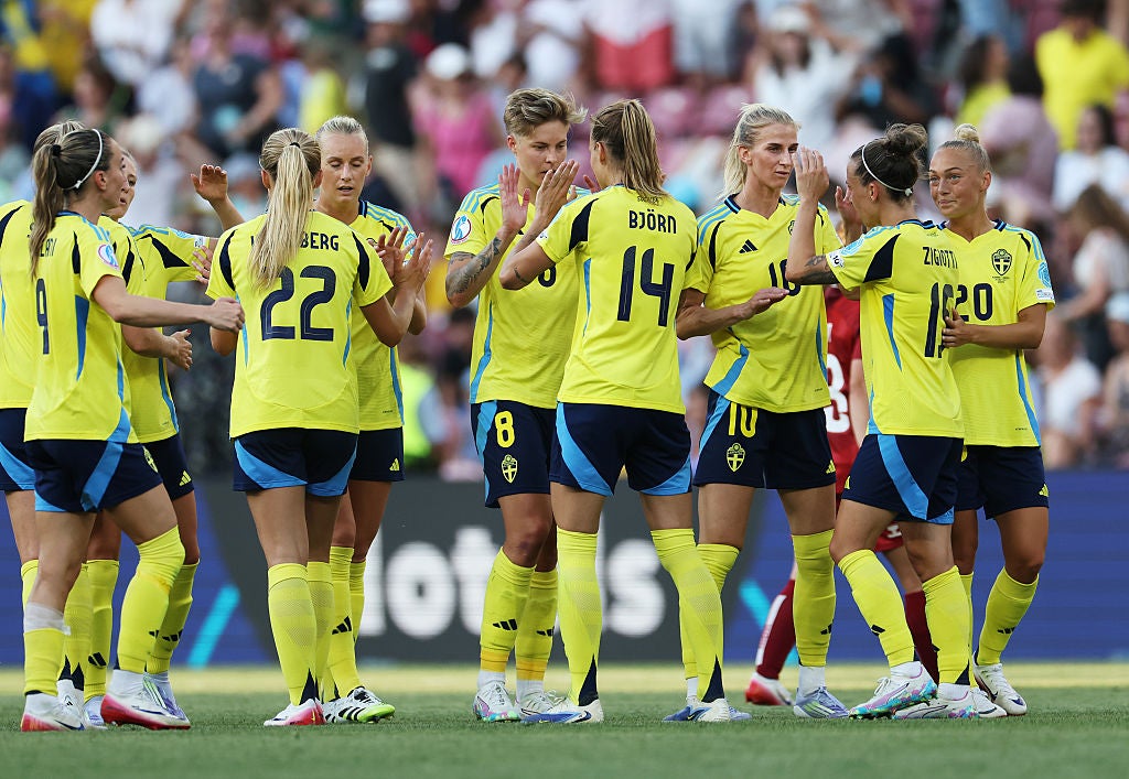 Sweden's players celebrate victory over Denmark at Euro 2025