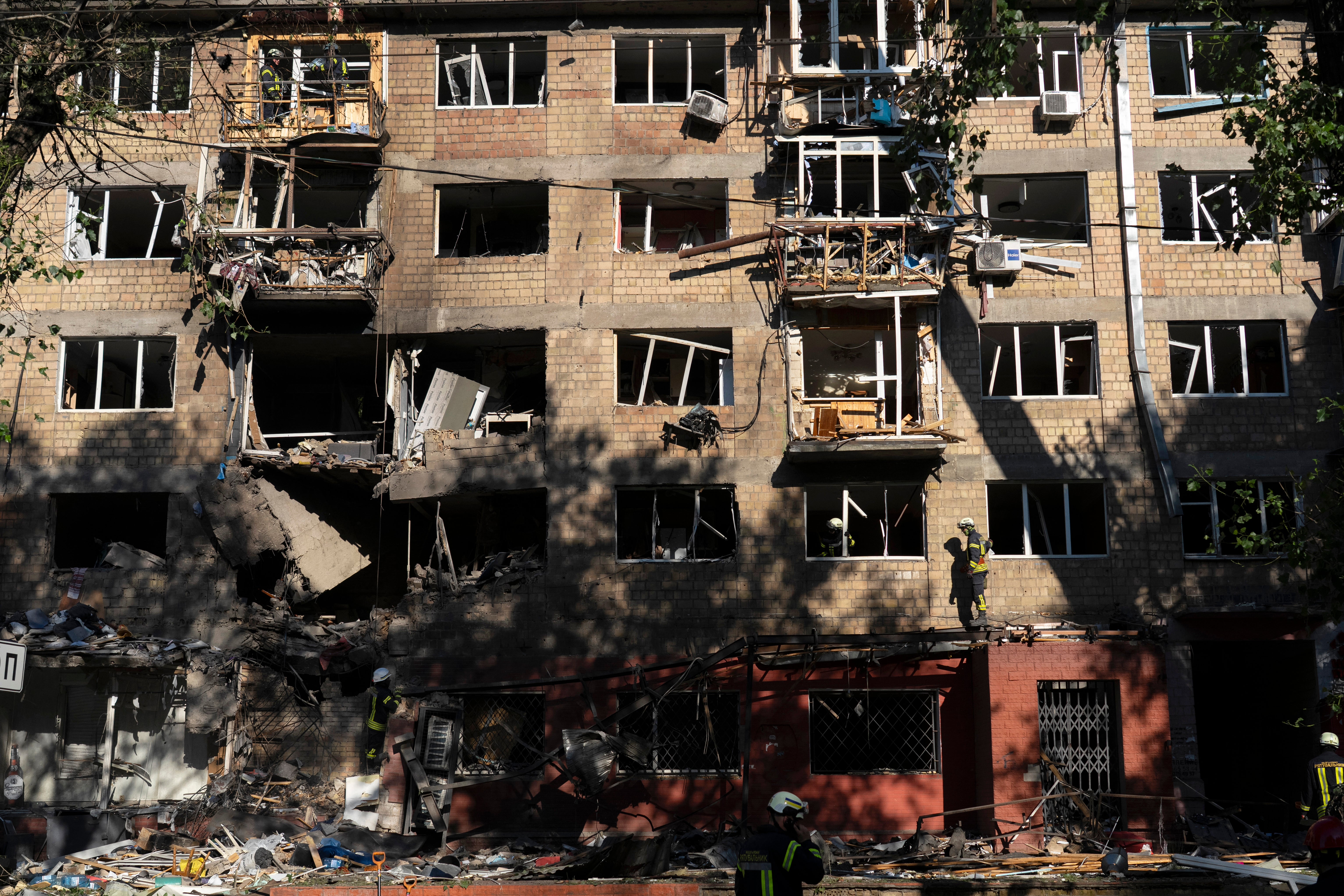 In abrupt U-turn, Trump says he’ll send more weapons to Ukraine