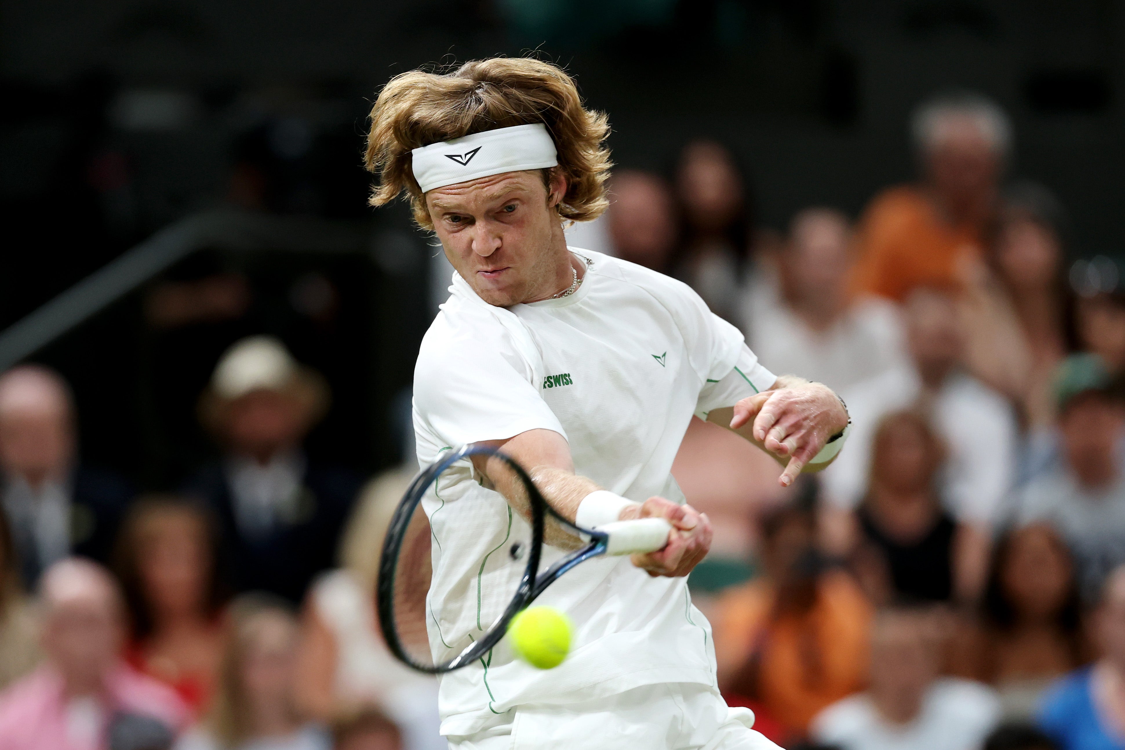 Andrey Rublev won the first set against Carlos Alcaraz before the defending champion came through to win