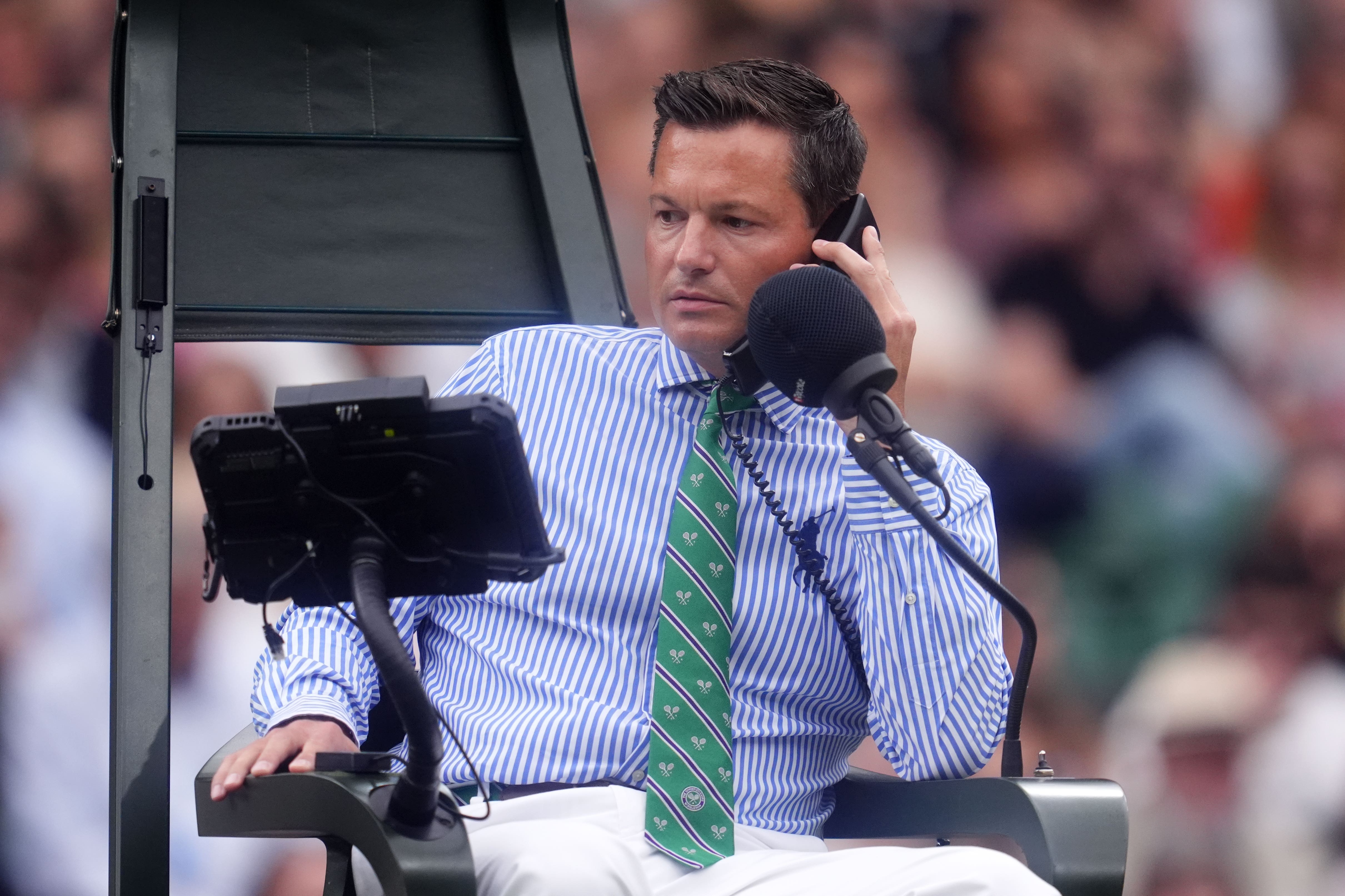 Wimbledon officials apologise after line-calling tech is turned off in error