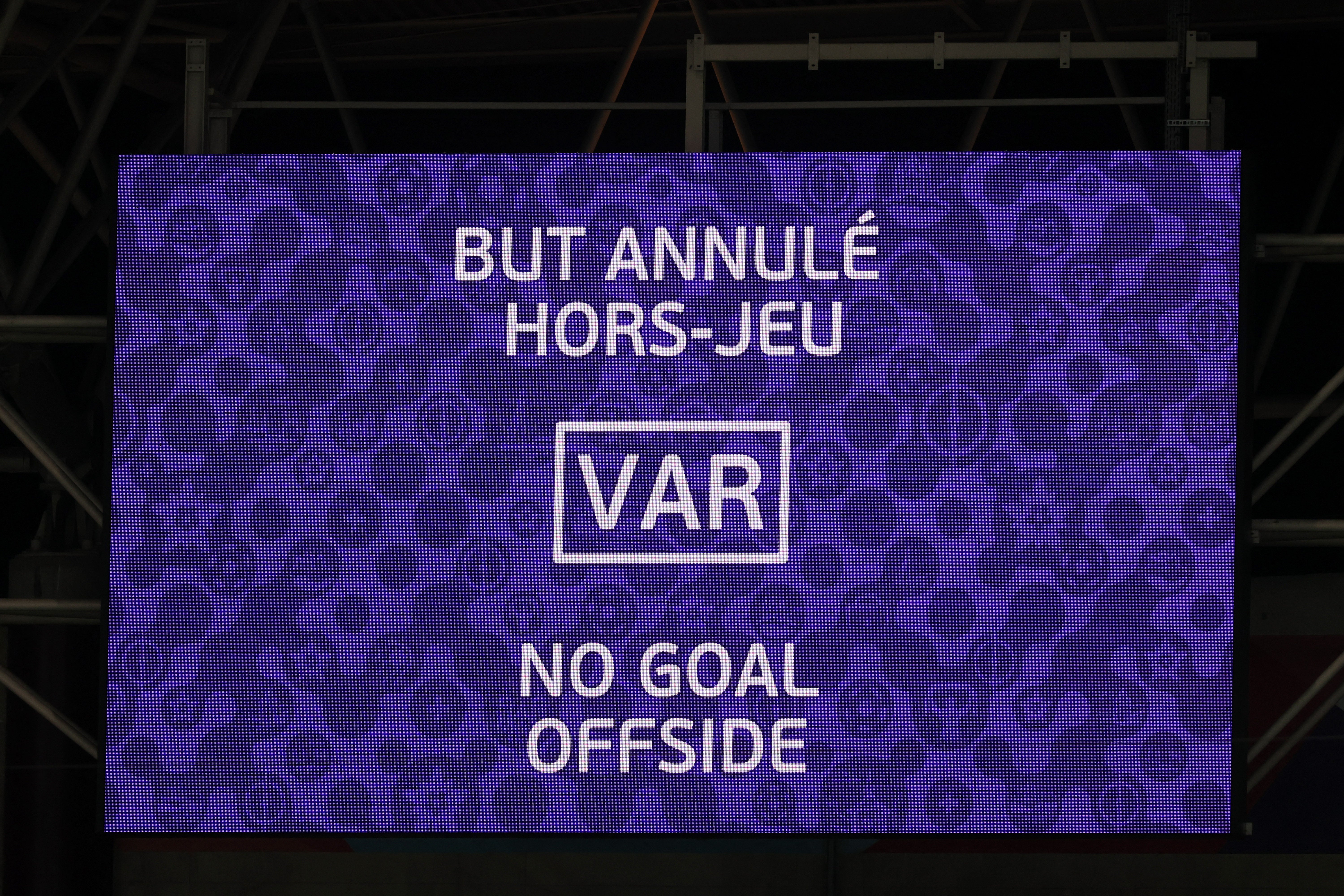 Var vyloučil cíl Diani Silvy kvůli offside