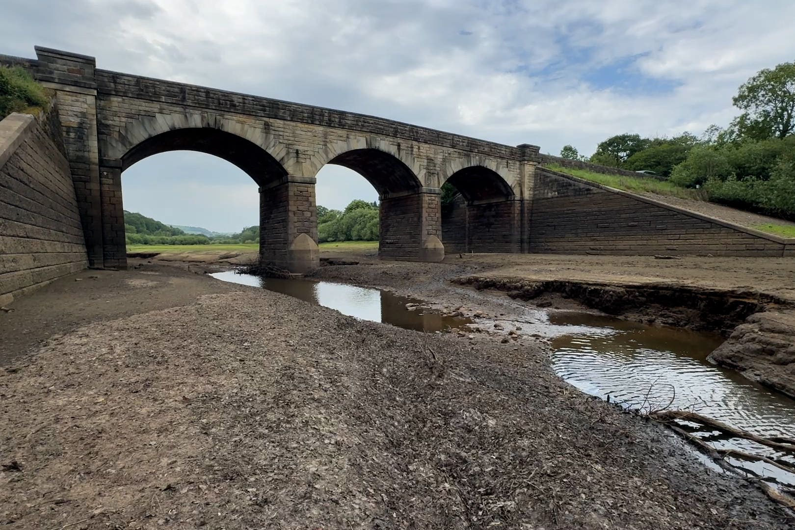 A hosepipe ban has come into force in Yorkshire after reservoir levels ran low