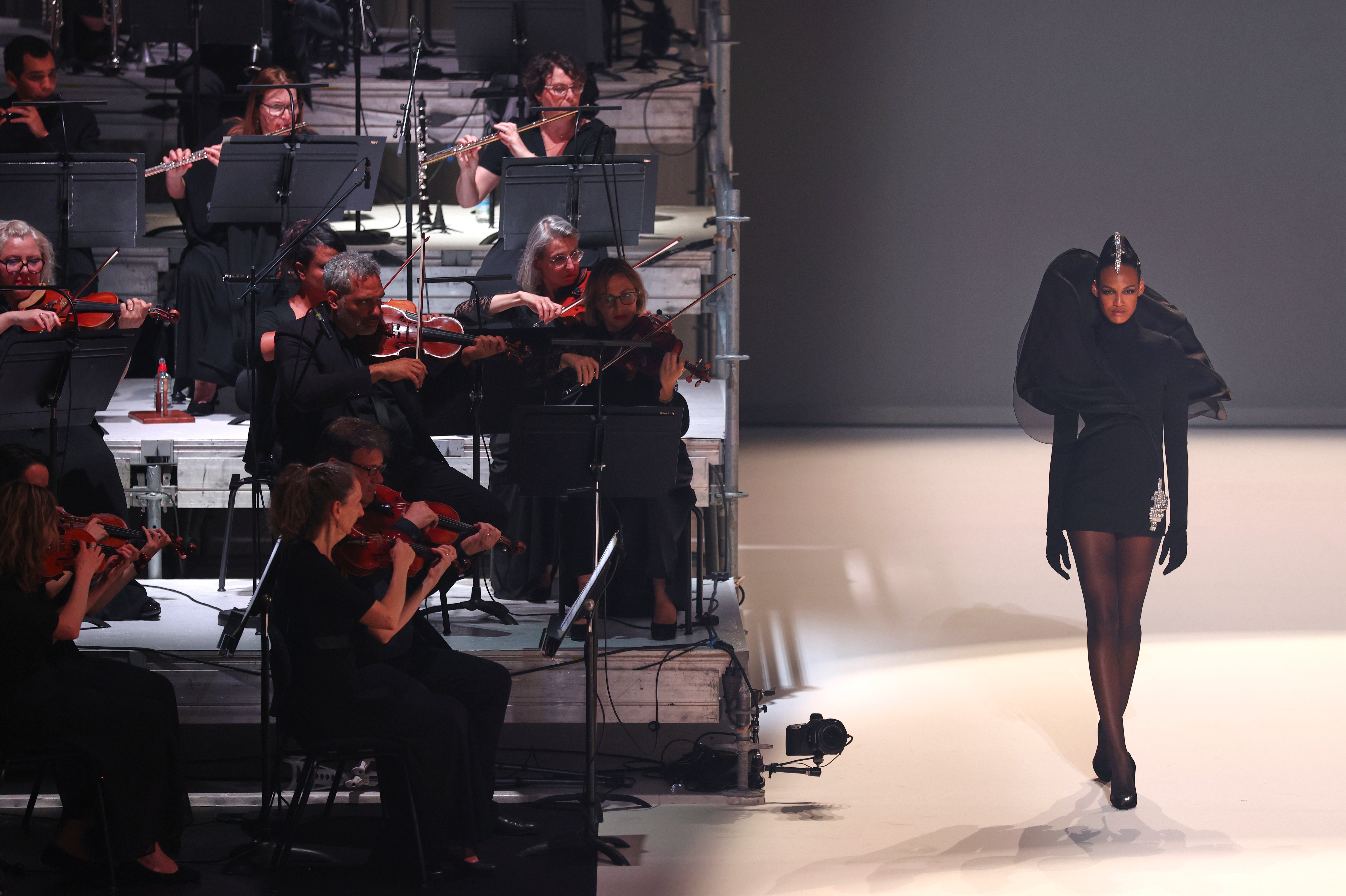 France Fashion Stephane Rolland F/W 25 26