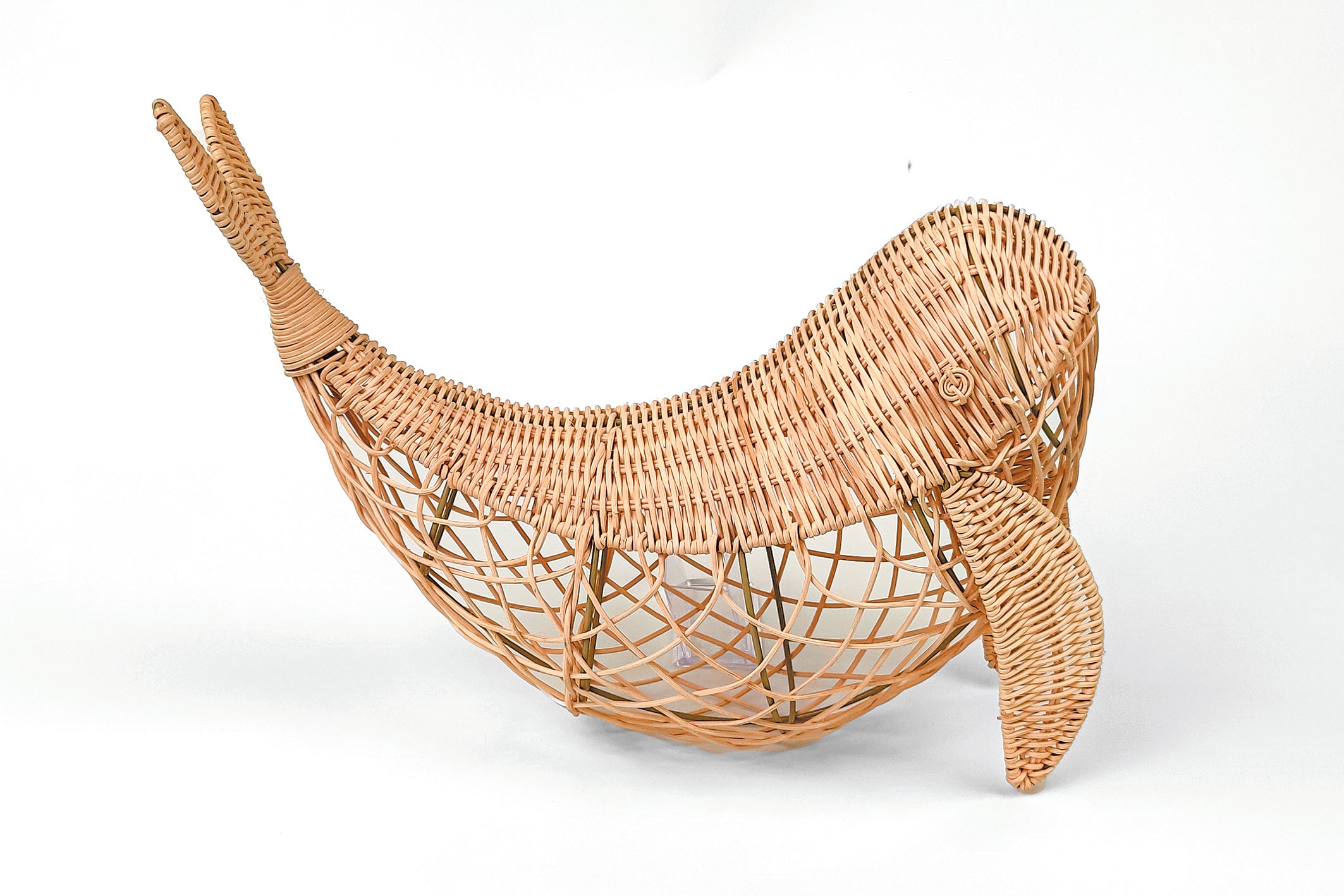 A rattan handicraft by Chen Liangshun and his team blends traditional culture with modern aesthetics