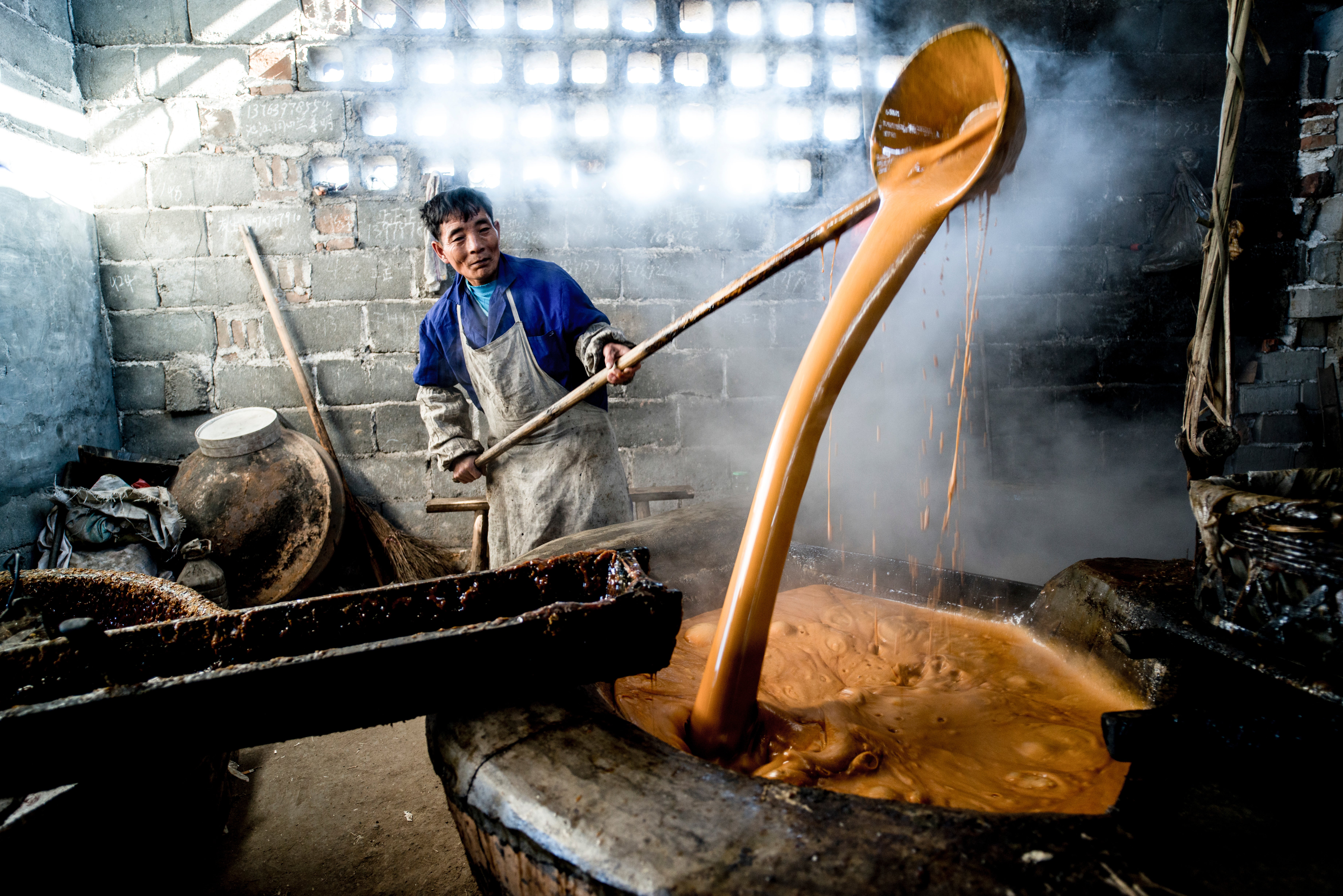 Chinese photographer Zeng Xiaojian was highly commended in the Food in Action class for ‘Traditional Sugar Making’
