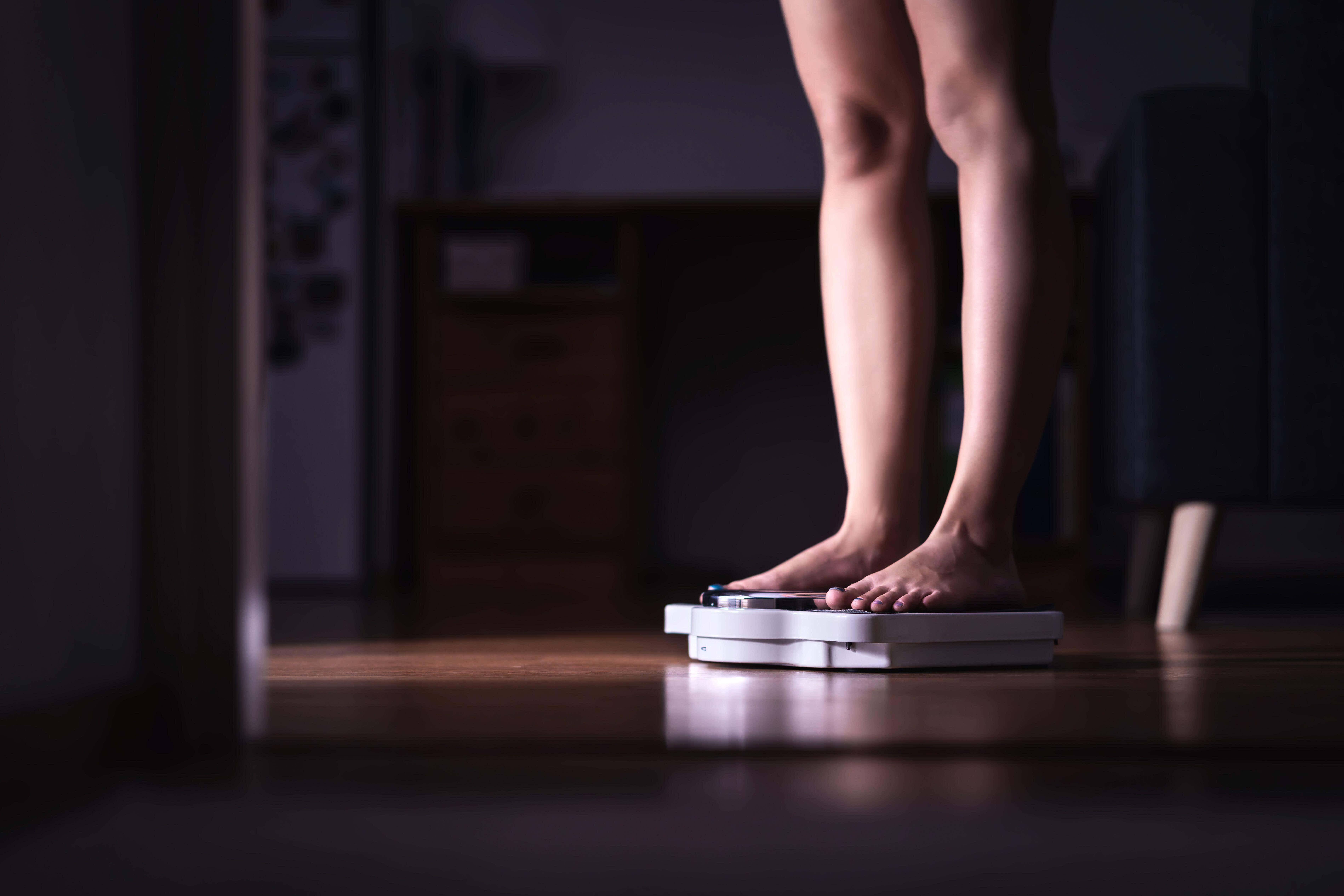 Aqueles que sofrem com os resultados do índice de massa corporal que você classificou como obesidade ou com sobrepeso tiveram maior probabilidade de ter interfaces semanal ou mais frequentes em comparação com aqueles que sofrem com os resultados do índice de massa corporal saudável ou perda de peso