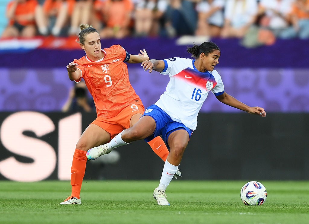 Jess Carter and Alex Greenwood swapped positions but impressed in England's defence