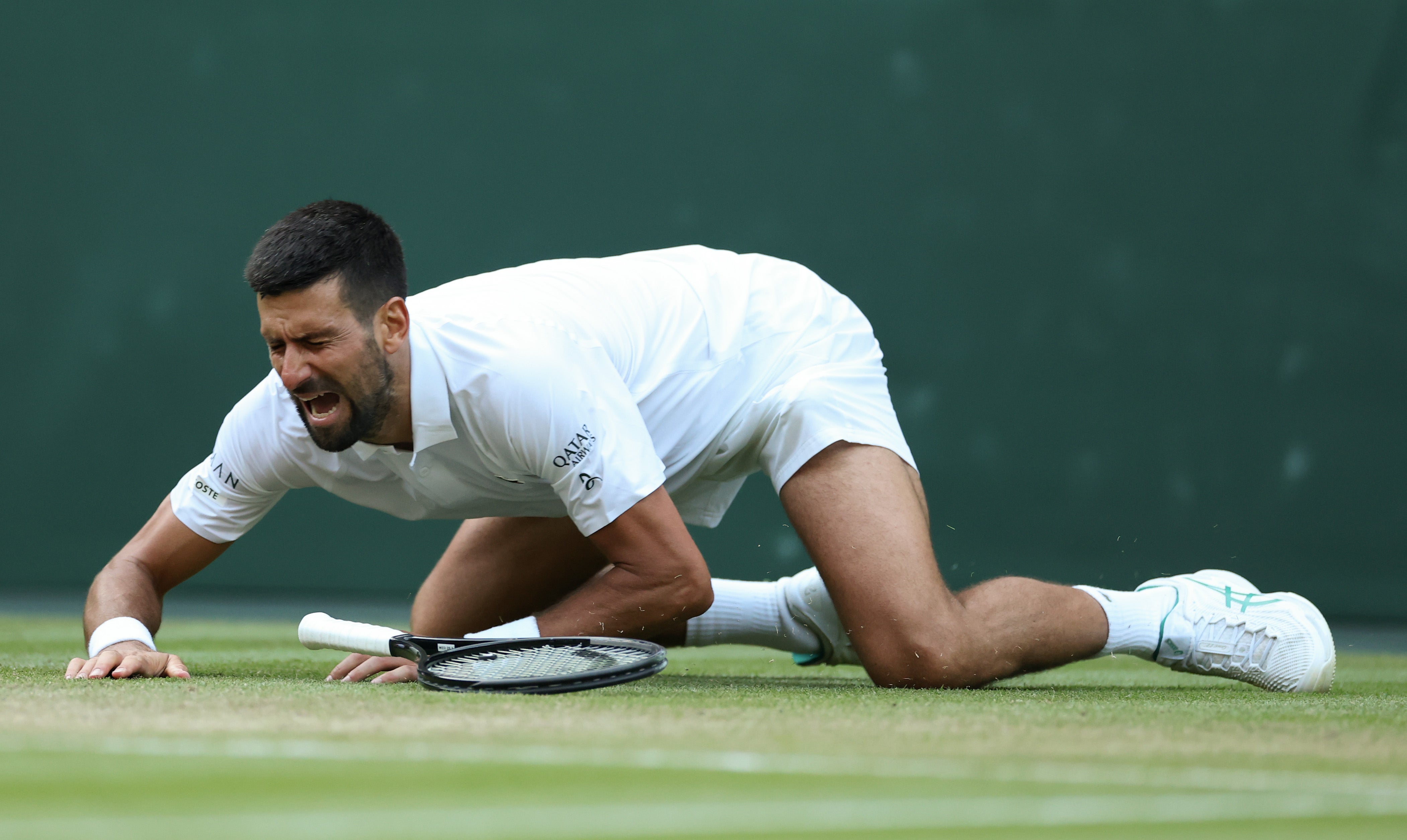 Novak Djokovic survives late fall to seal spot in Wimbledon semi-finals