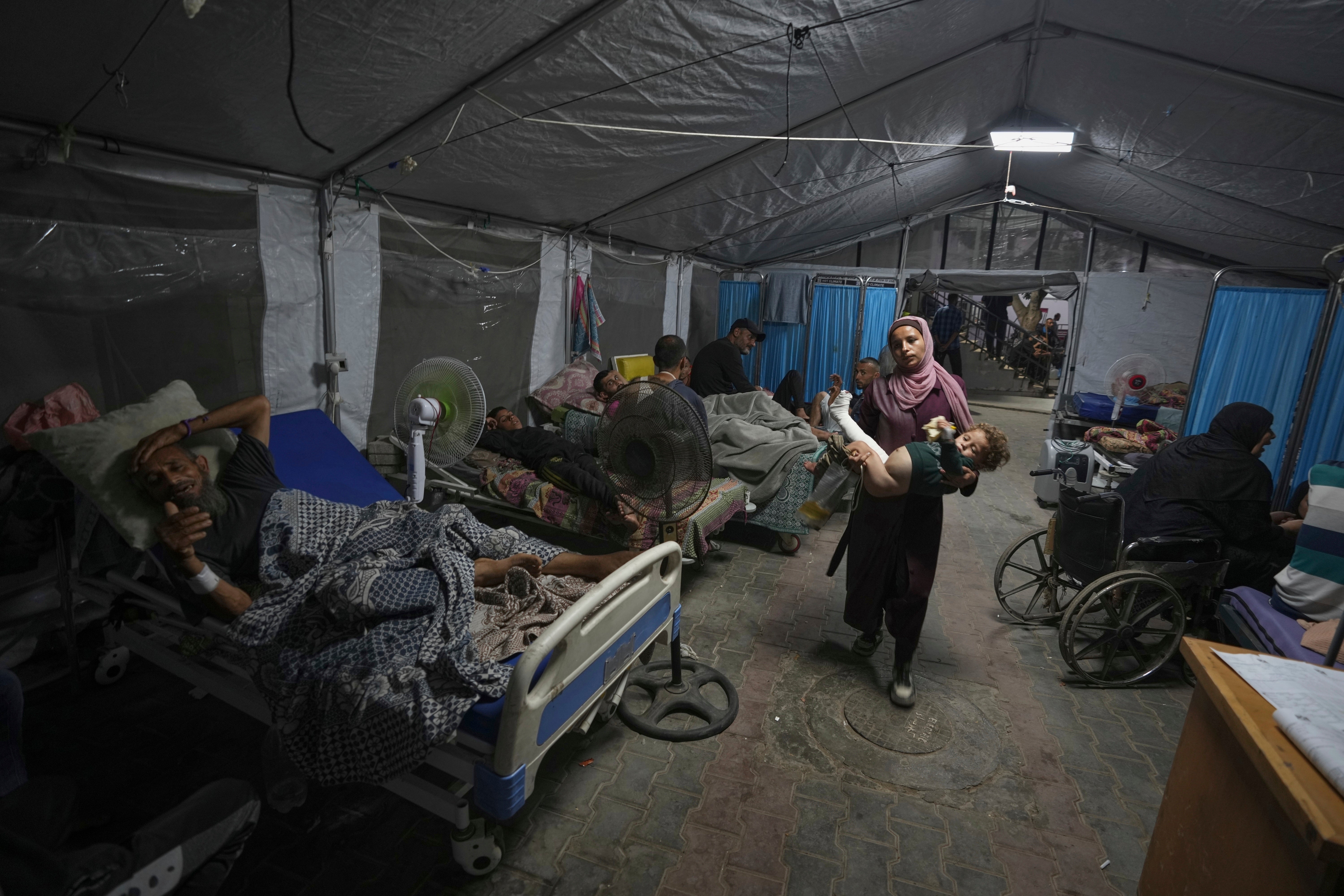 Mideast Wars Gaza Hospital Photo Essay