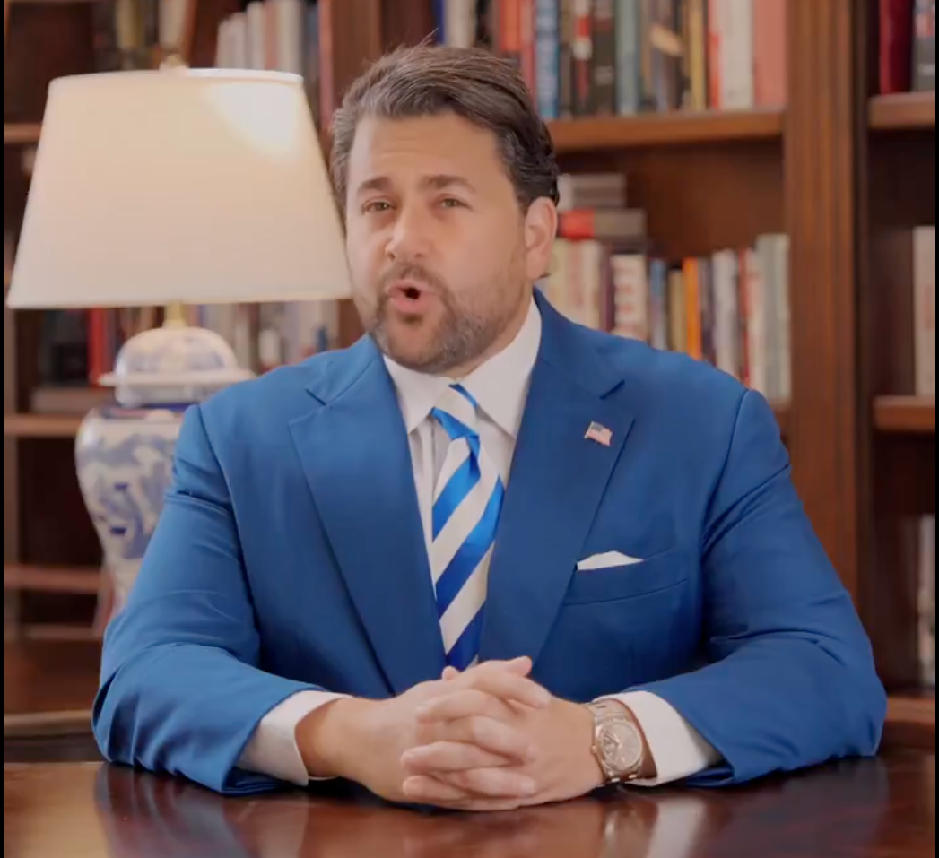 玛格(Maga Pundit)尼克·亚当斯(Maga Pundit Nick Adams)在2025年7月10日发布给X的视频中,唐纳德·特朗普(Donald Trump)总统的提名是马来西亚的下一位美国驻马来西亚驻马来西亚大使。
