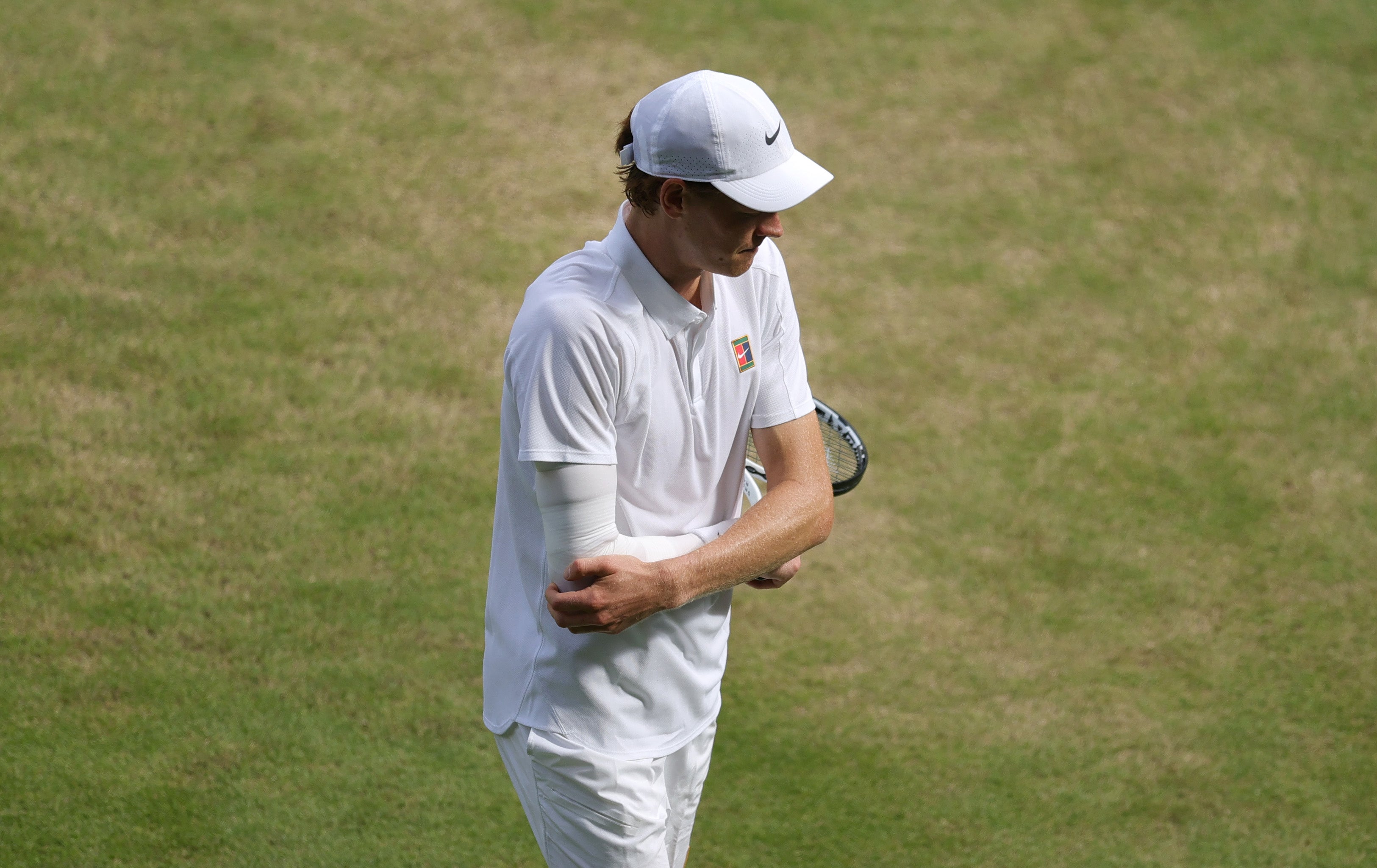 Sinner injured his elbow in the fourth round