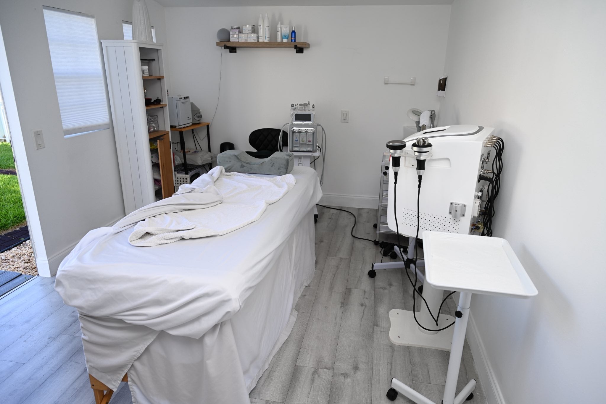 The procedure - which took place in a shed in Florida - allegedly left a woman with facial paralysis.