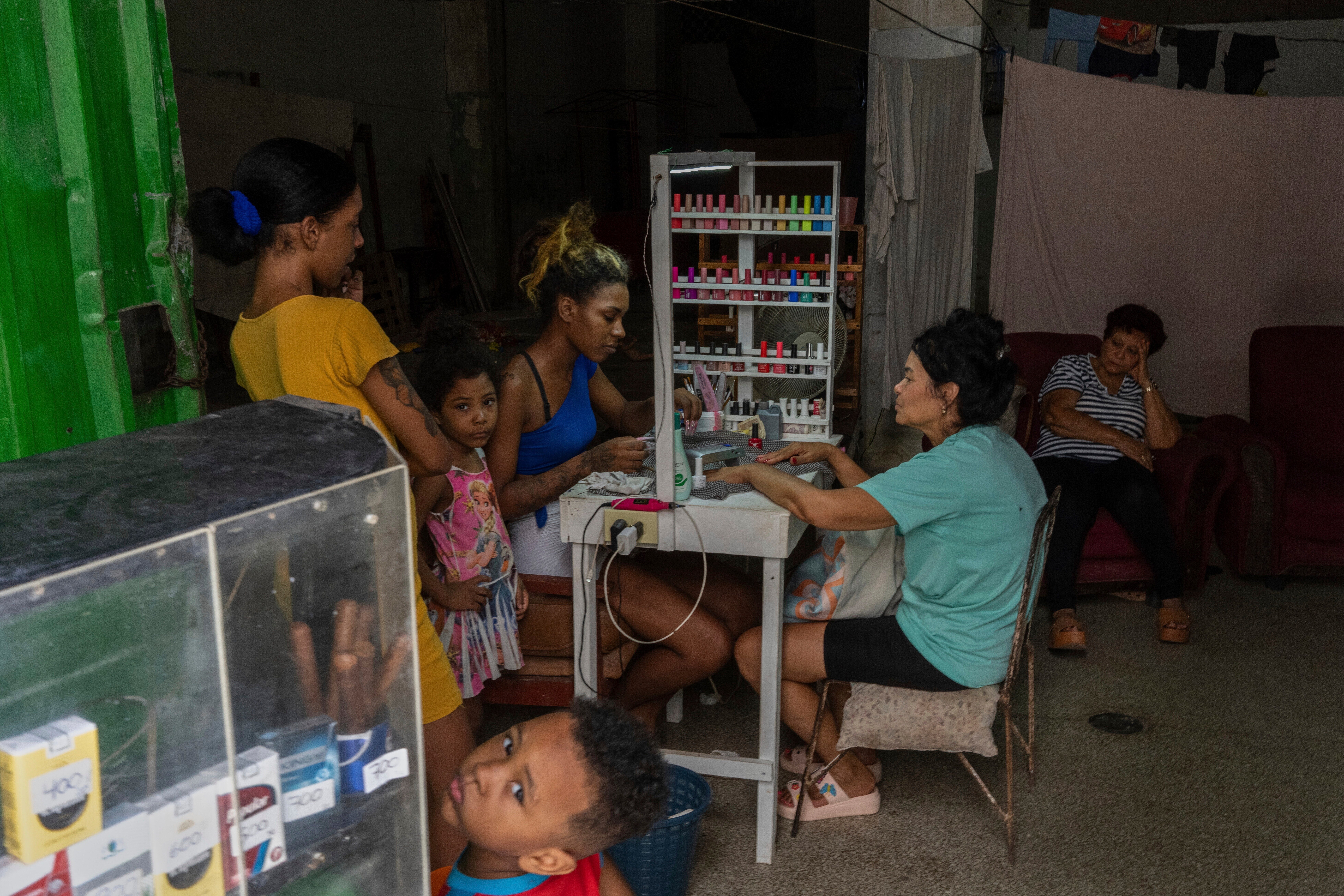 Cuba Extravagant Nails