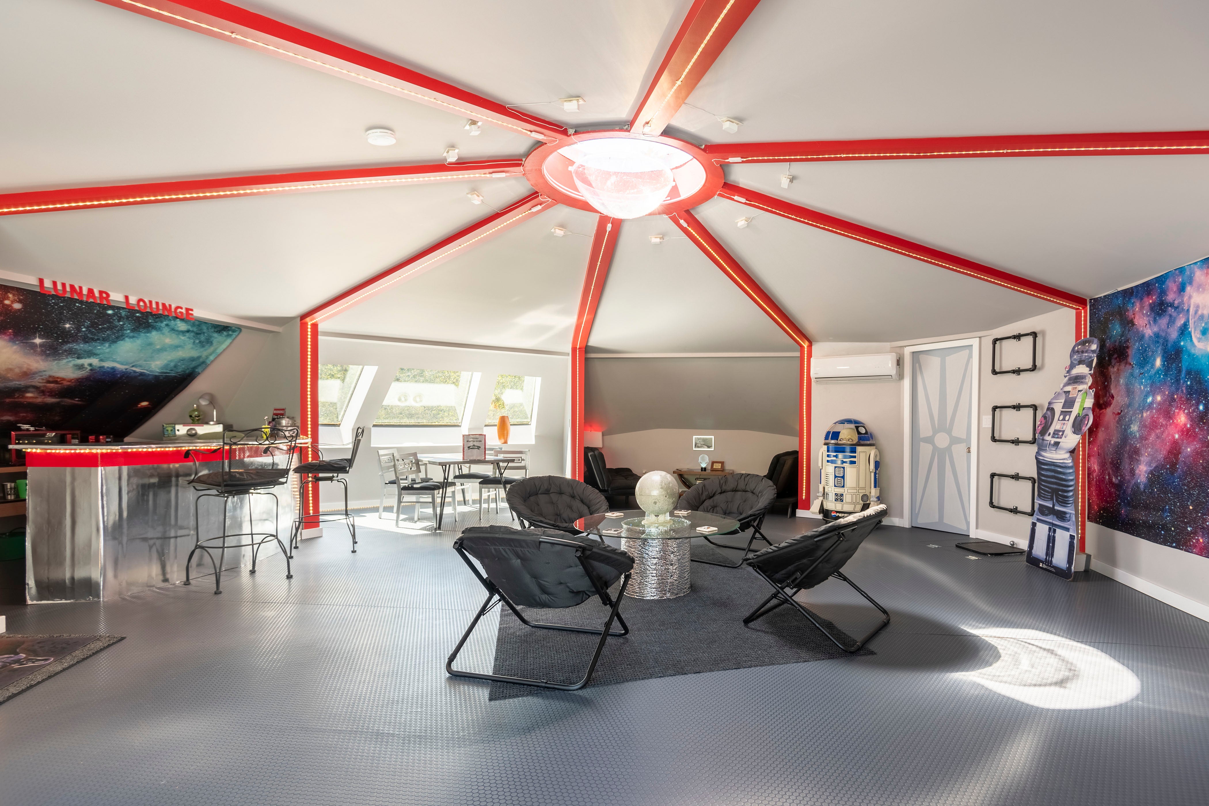 There's a 60s-style spacecraft theme throughout