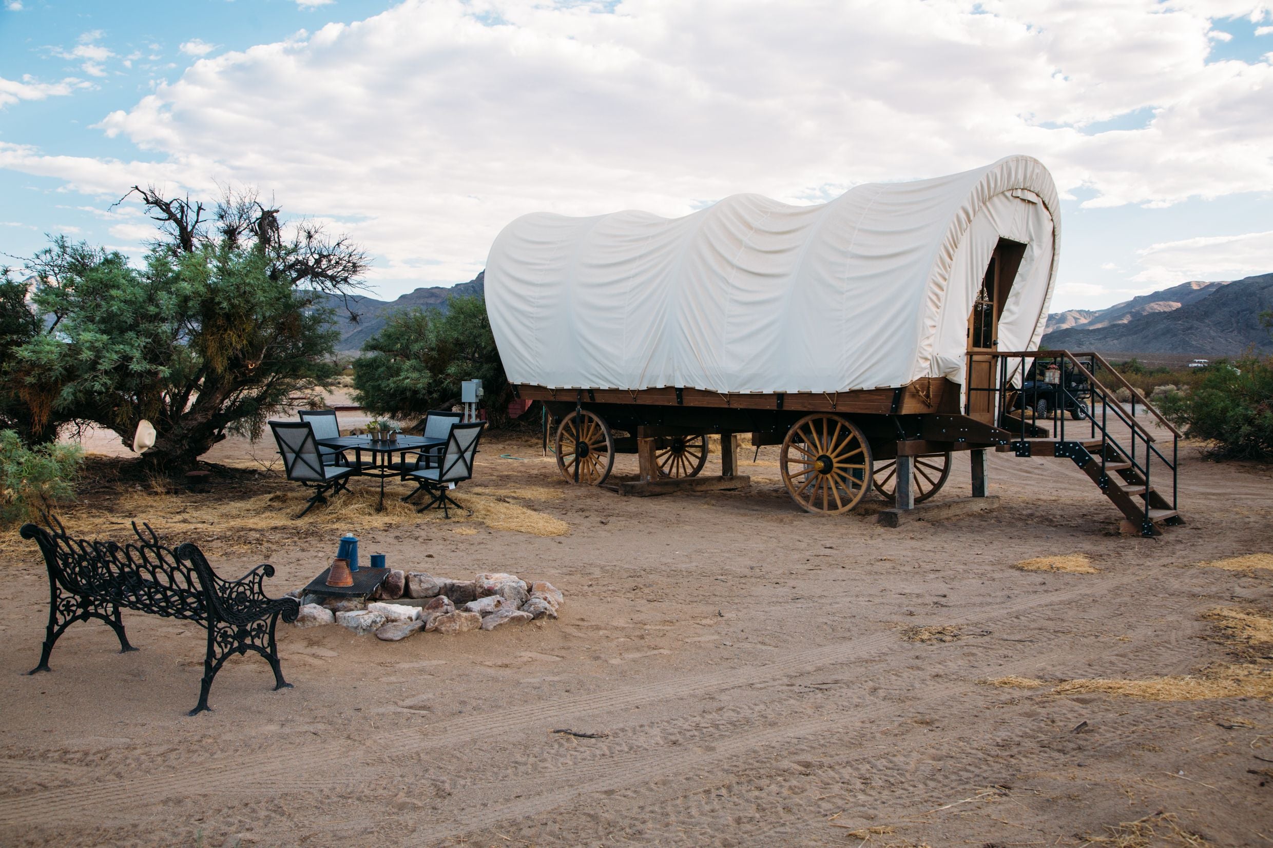 Yee-ha! This Sandy Valley Ranch wagon comes with mod cons