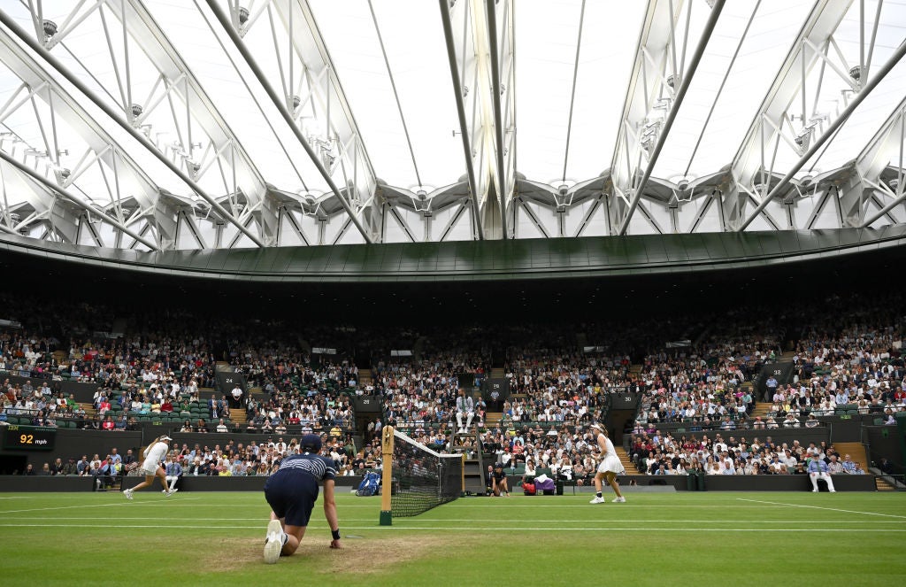 Wimbledon faces calls to close roof amid London weather warnings