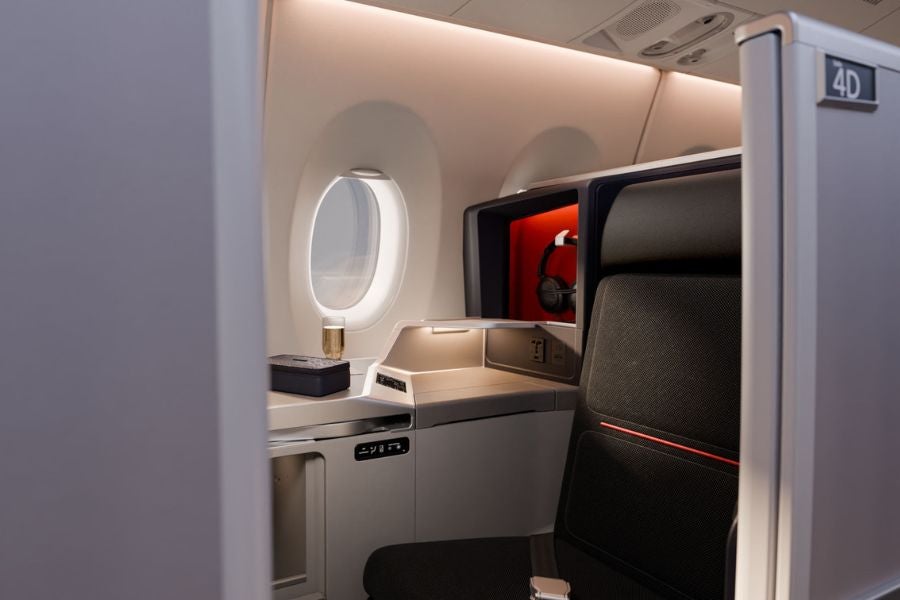 Delta projects that revenue from its premium cabins, Comfort+, Premium Select, Delta One, and First Class, will exceed economy earnings by 2027.